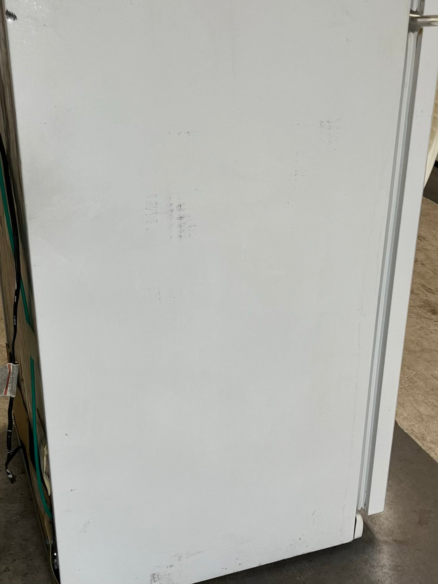 - Kenmore top freezer refrigerator in white 30" ITEM #RF307RB