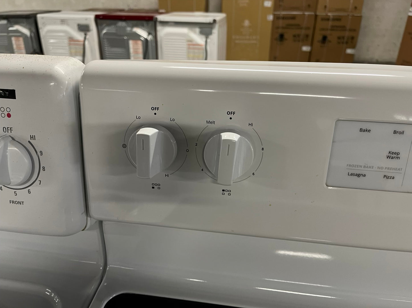 Whirlpool electric range 5 burner warming zone bake broil frozen bake in white 30” #RF903JB