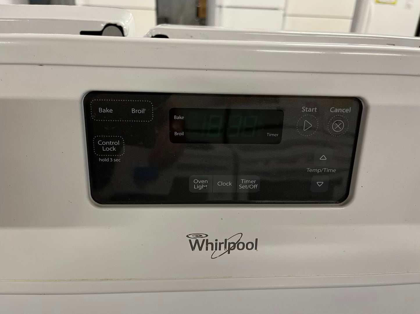 Whirlpool electric 220v range 4 burner bake broil in white Refurbished 30" #ER939HB
