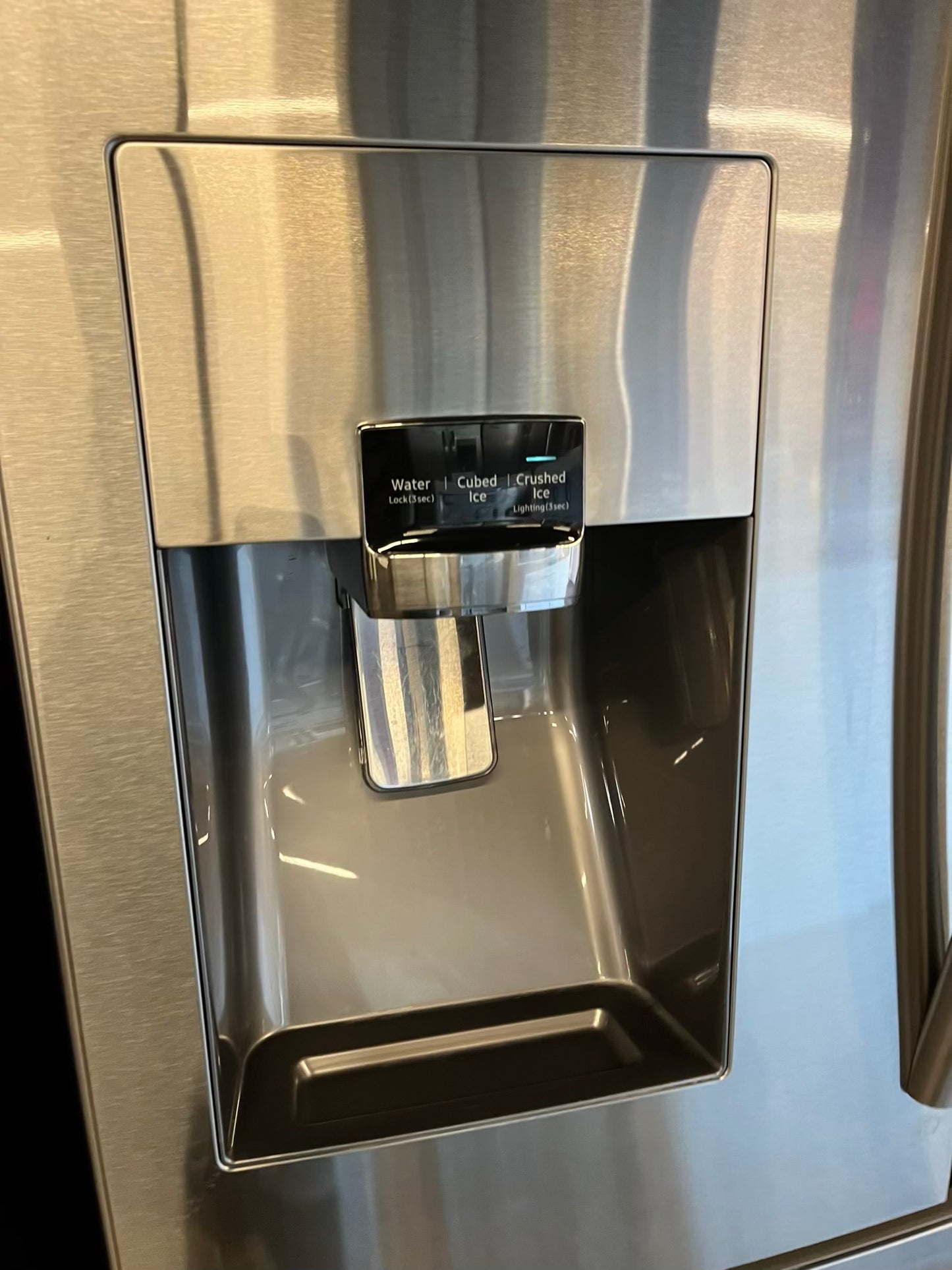 - Samsung four door refrigerator family hub stainless steel w/ice and water dispenser used-refurbished 30” #RF134XB