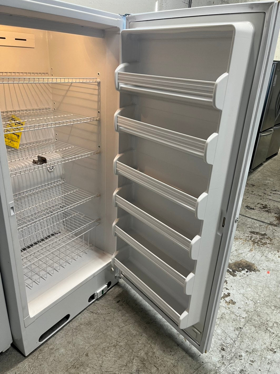 Ge 20 cu.ft up-right freezer white 32" #RF9001B-TR Refurbished