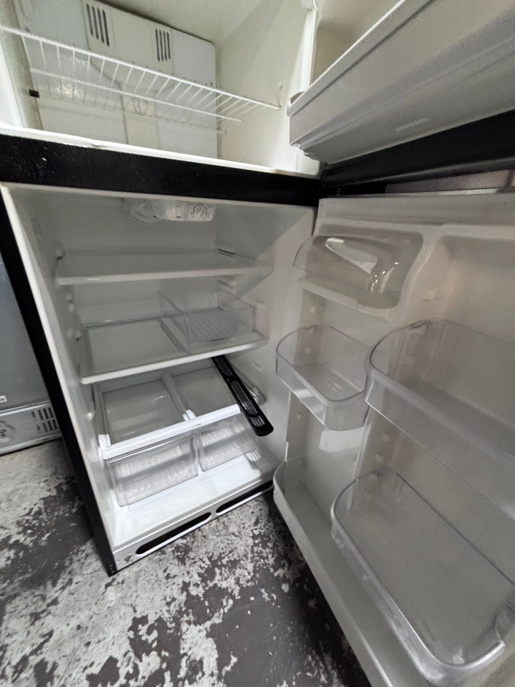 >>Frigidaire 21cu.ft -top freezer refrigerator stainless steel -used refurbished 30” #RFB446B