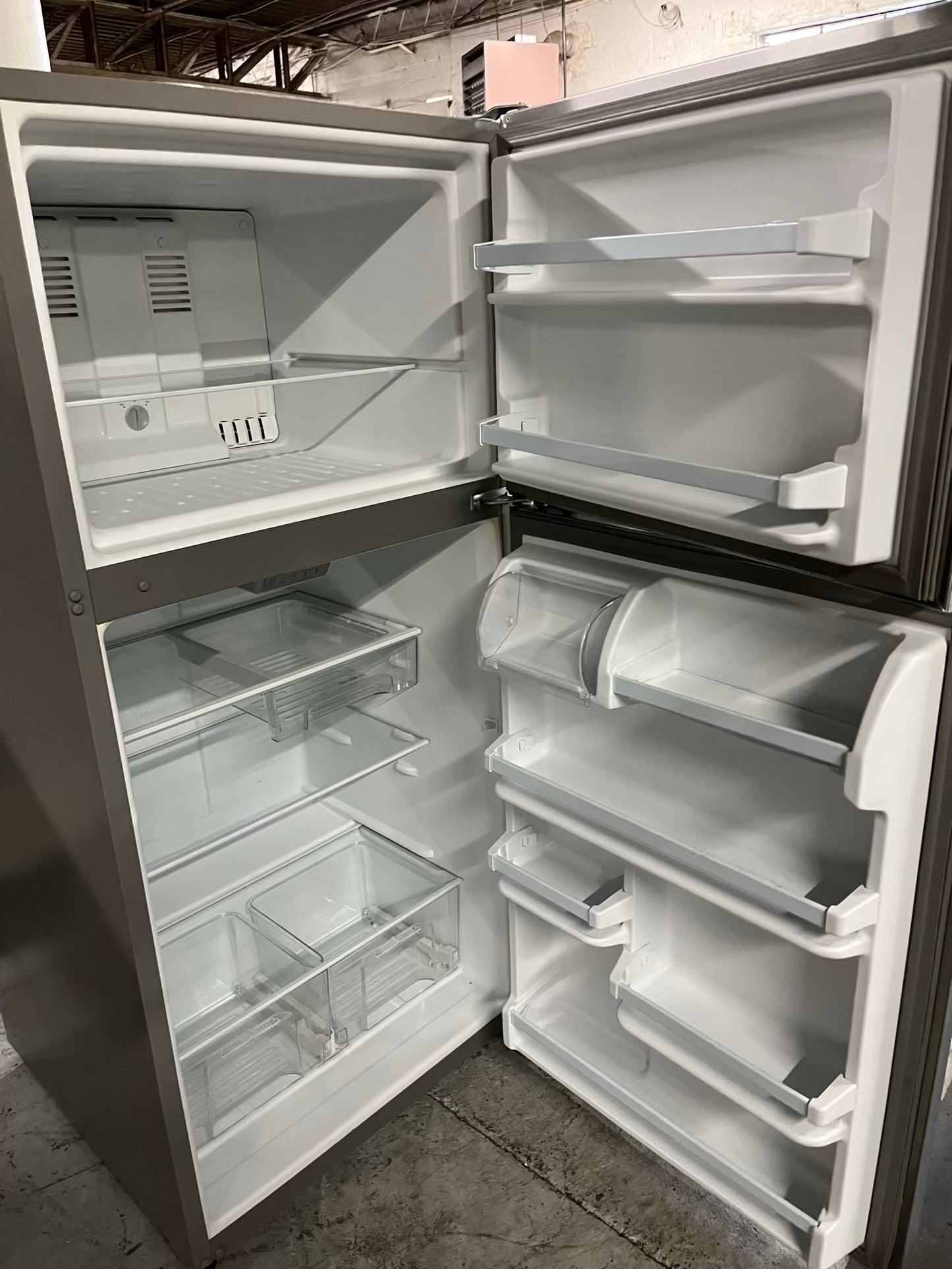 - Whirlpool Top freezer Refrigerator stainless steel 30" #RF208EB