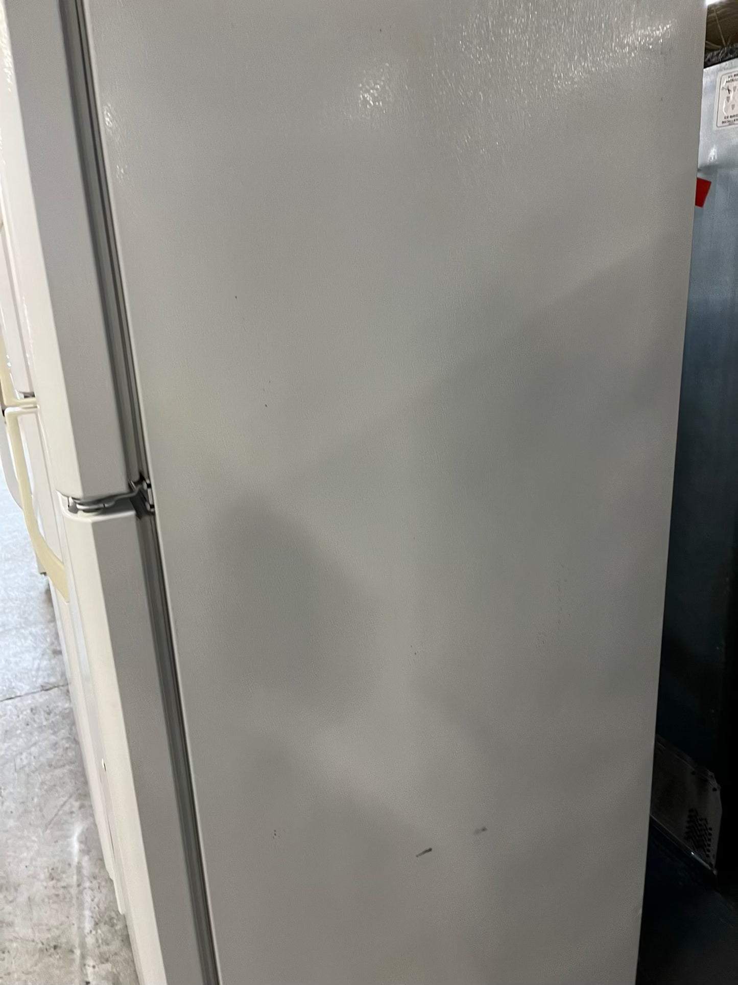 - Kenmore top freezer refrigerator in white 30" ITEM #RF307RB