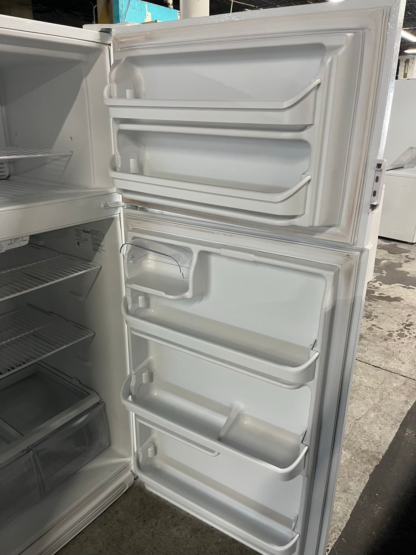 - Frigidaire top freezer refrigerator in white used Refurbished 30" ITEM #RF245AAB
