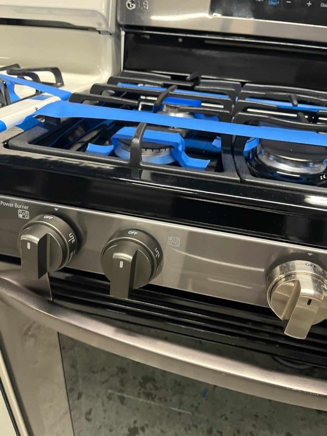 - LG gas range Black stainless steel 5 burner bake broil self clean 30" #GR122B