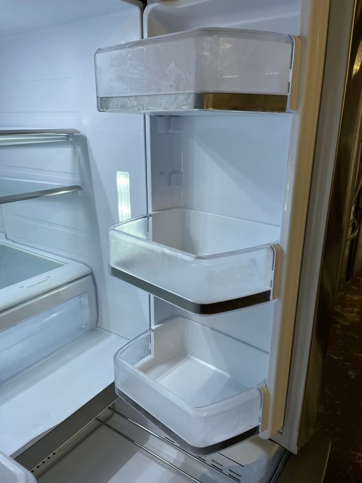 - Used Refurbished Samsung Four door refrigerator stainless steel w/icee water dispenser 33" #RF832SB
