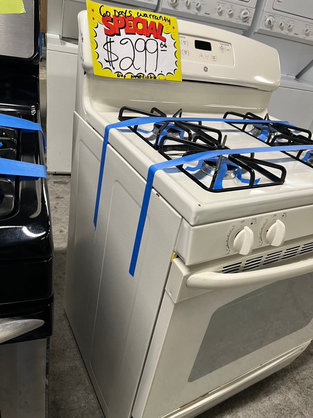 GE Gas range 4 burner bake broil hi/lo in off white Refurbished 30" #GRS23B