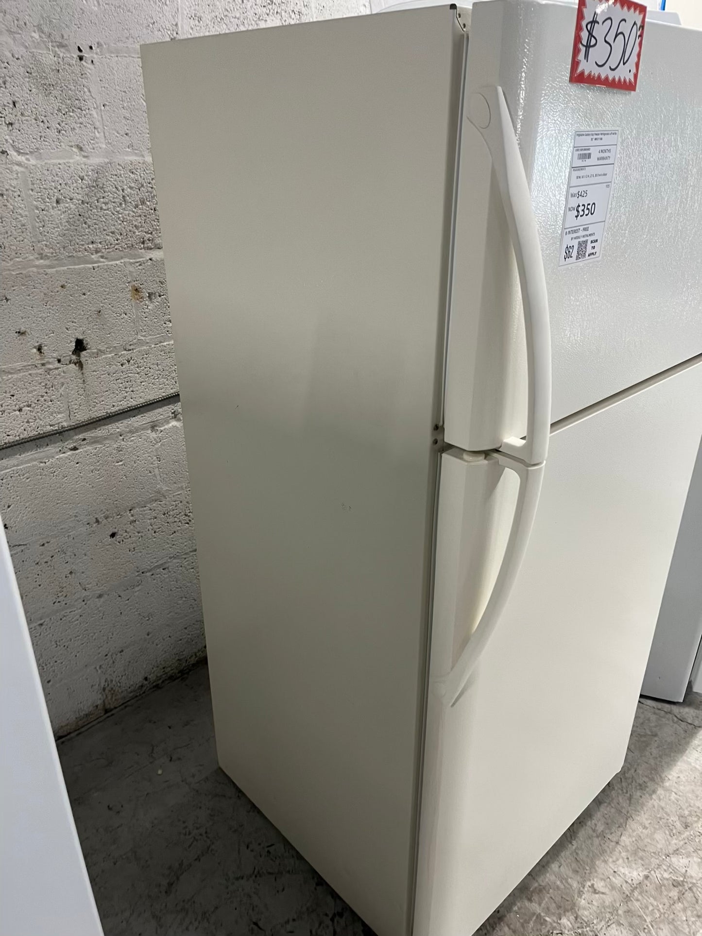 - Hotpoint top freezer refrigerator in white no ice maker 30" #RF903SB