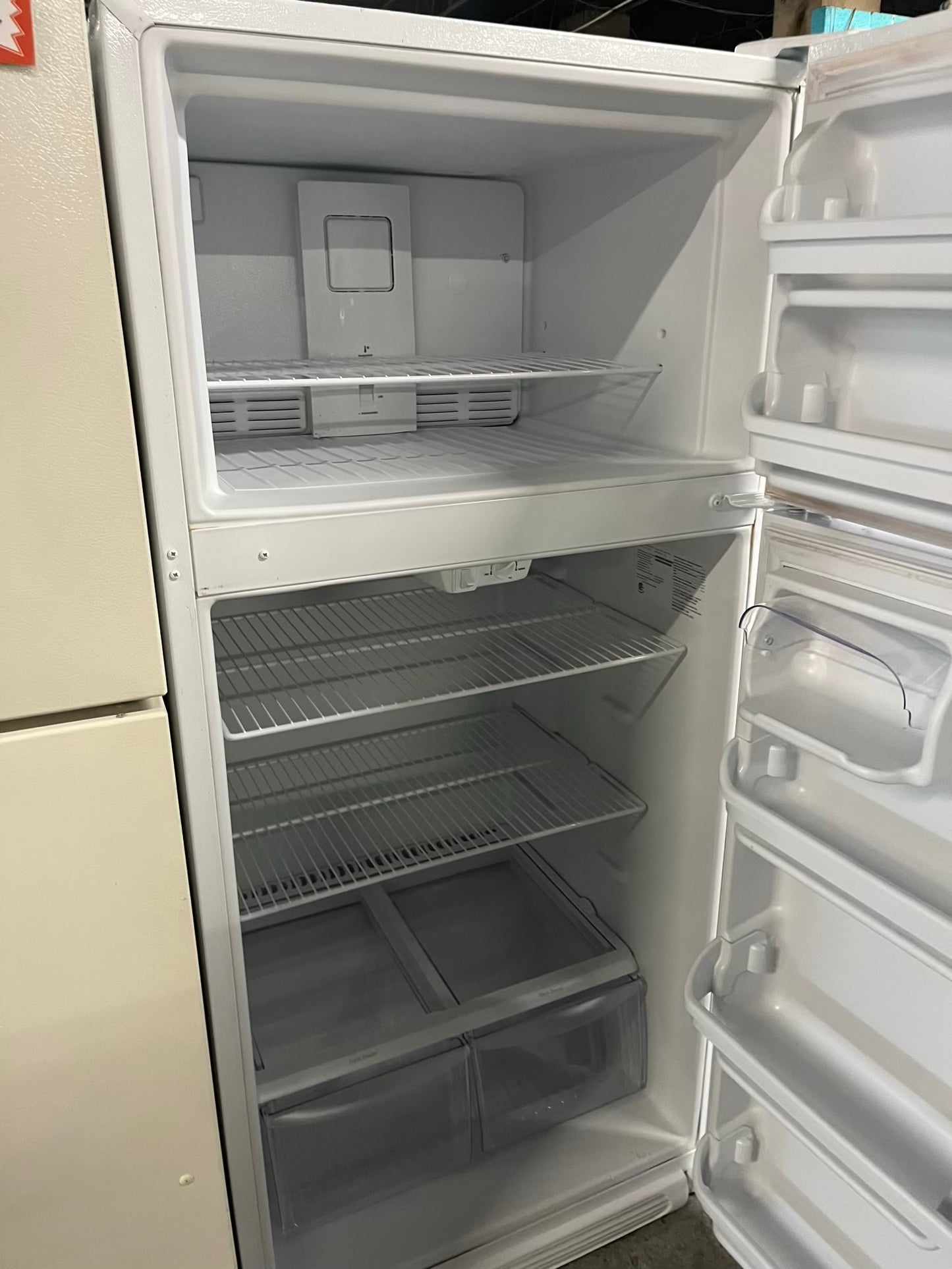 - Frigidaire top freezer refrigerator in white used Refurbished 30" ITEM #RF245AAB