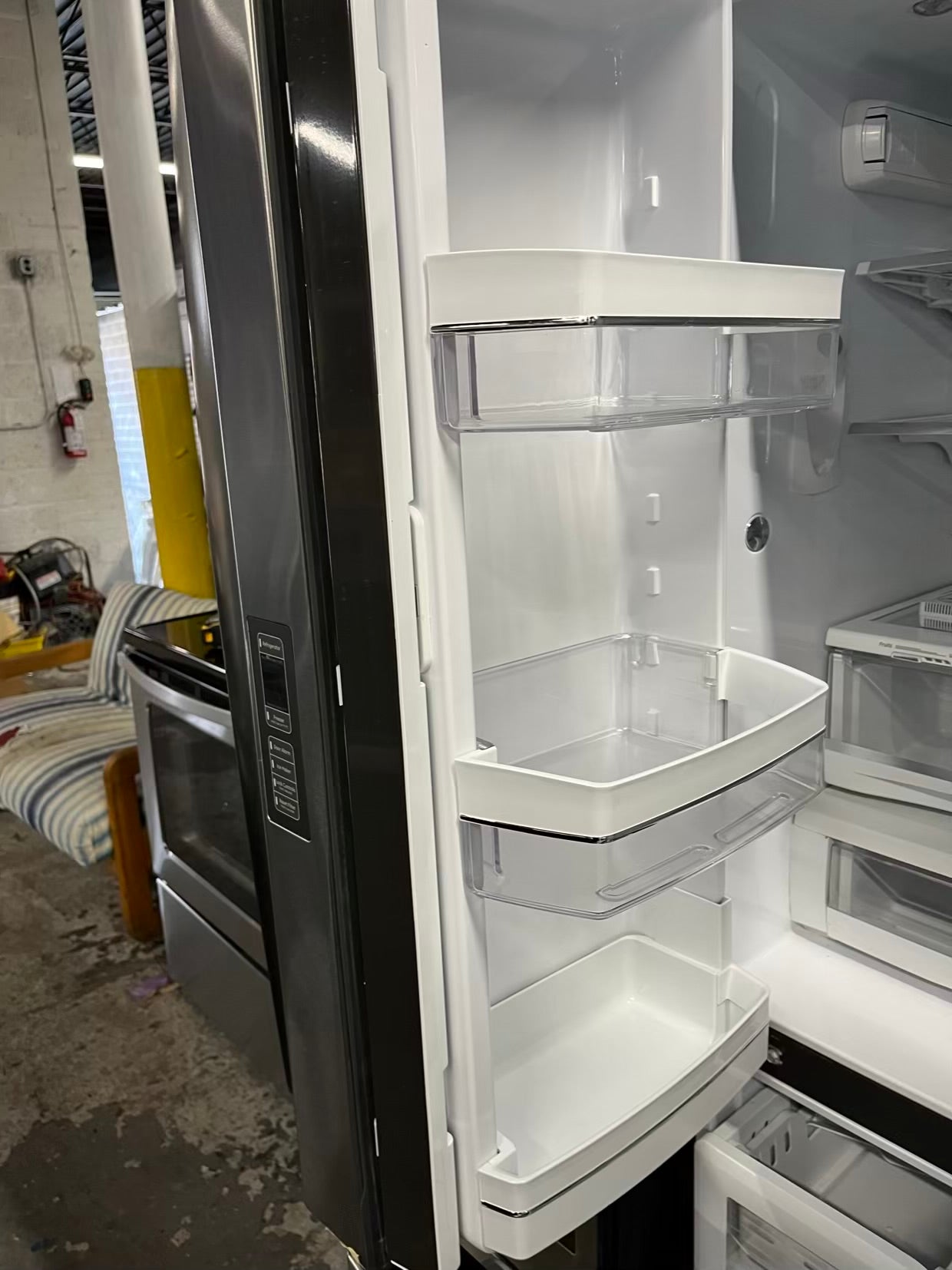 Special Offer | GE kitchen combo / Refrigerator counter depth 36” & Electric range stainless steel - 2 appliances
#RF734VB Refurbished