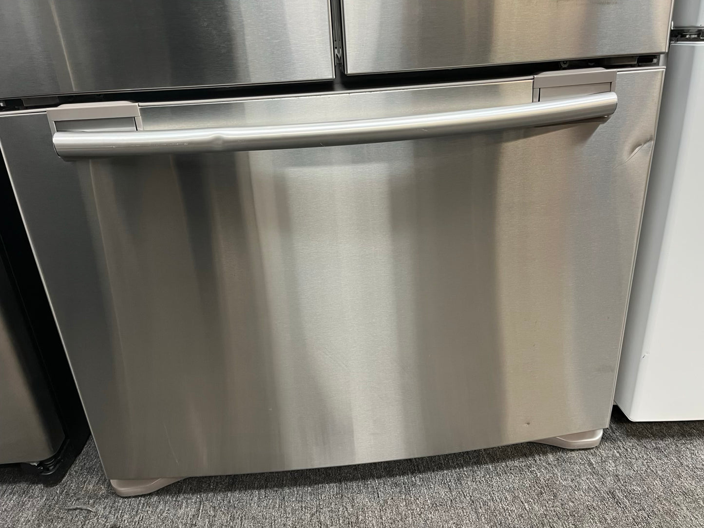 - Samsung French door Refrigerator stainless steel w/ ice water dispenser 36" #RF639CL