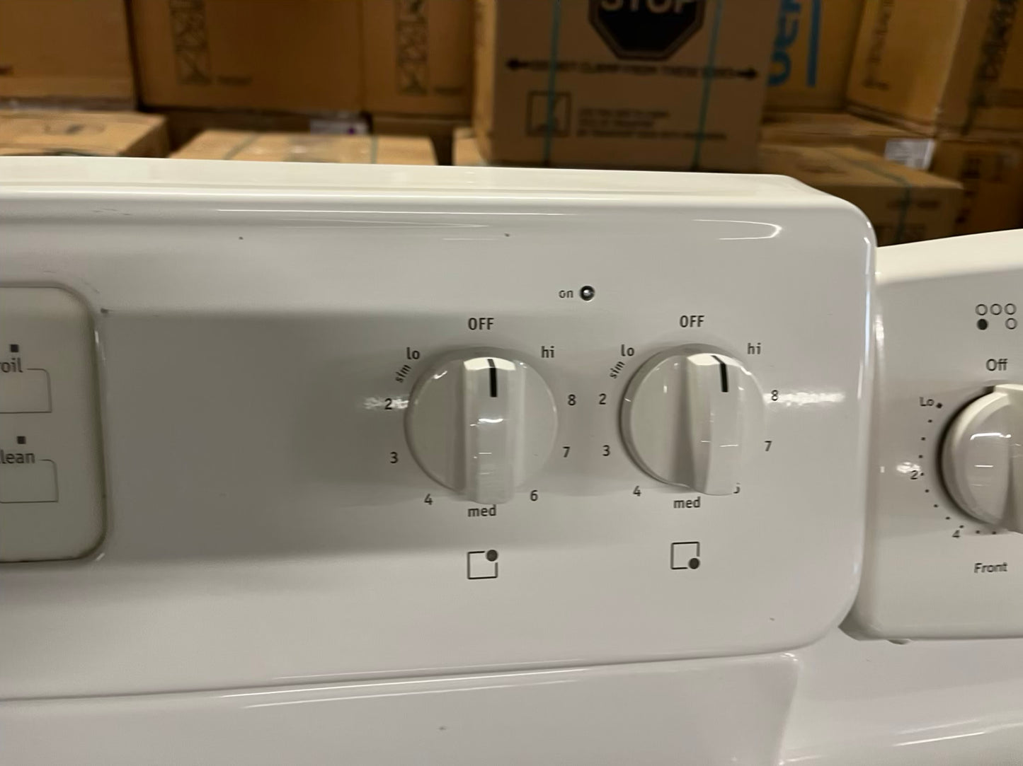 Frigidaire electric range 220v 4 burner bake broil in off white Refurbished 30" #ER180RB