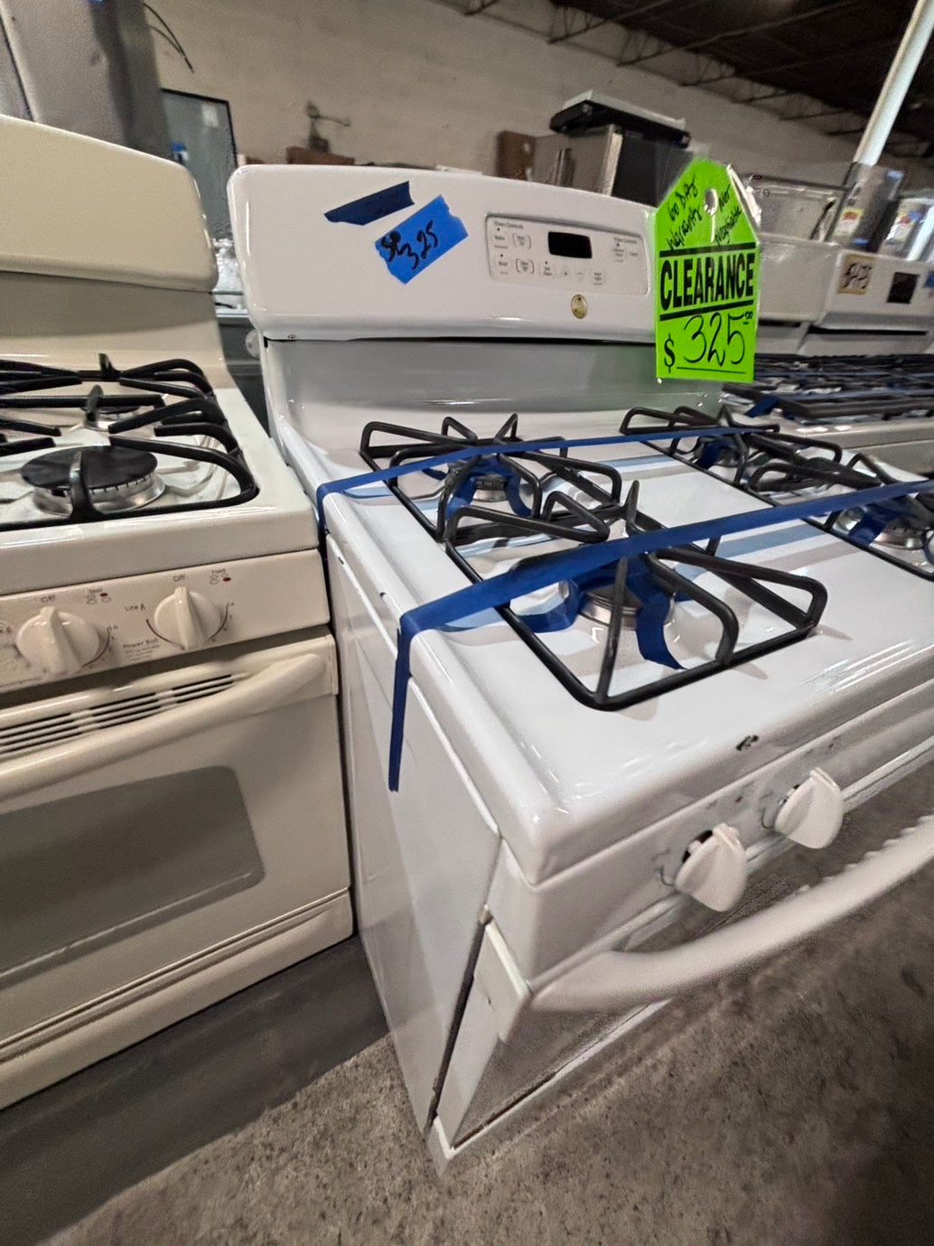 >*Sale🔥 GE Gas range 4 burner bake broil Hi/Lo self clean in white used-Refurbished 30” #GG6N2B