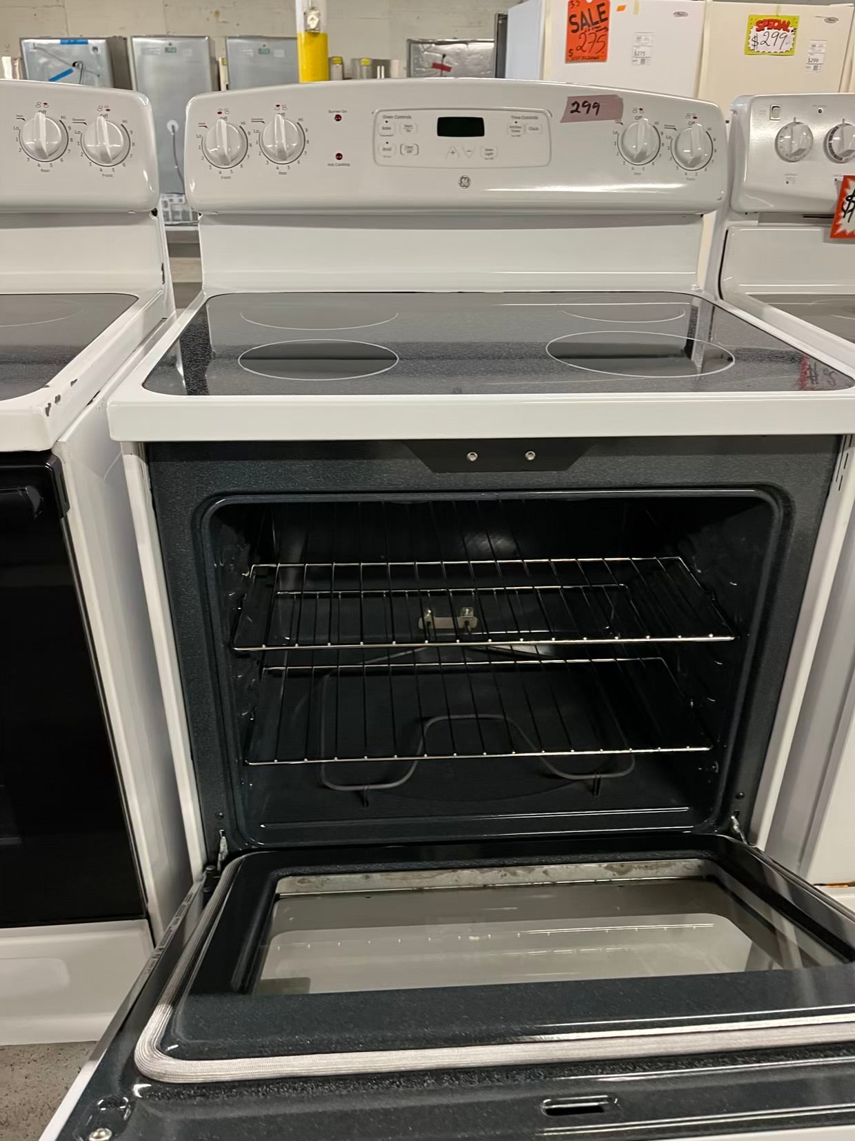 GE electric range 220v bake broil hi/lo in white Refurbished 30" #ER400YB