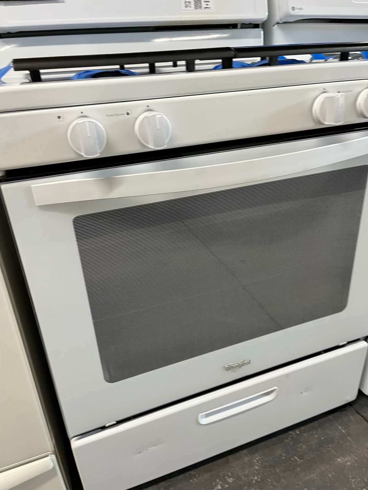 Whirlpool Gas range 4 burner bake broil in white Refurbished 30° #GR214EB