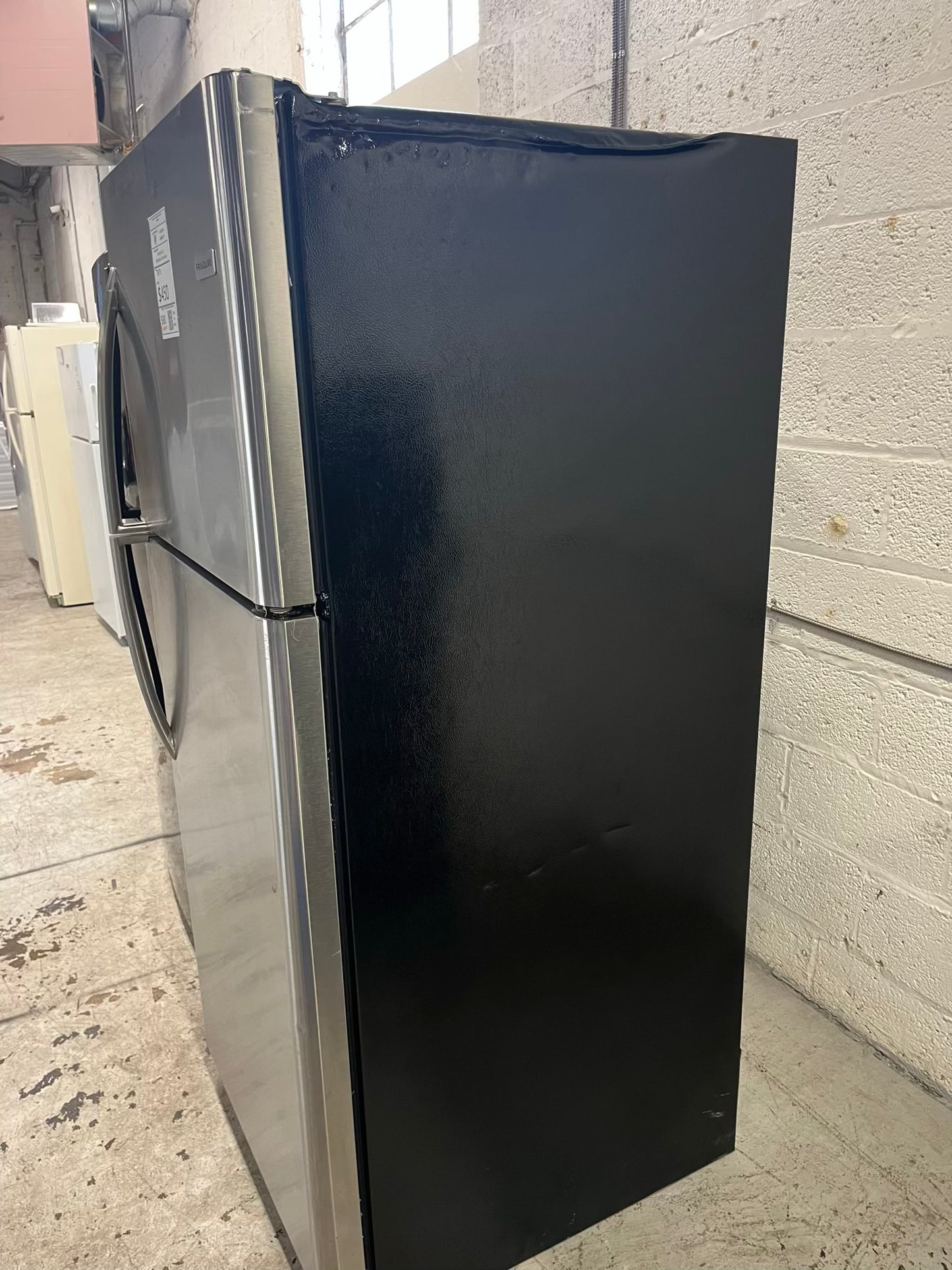 - FRIGIDAIRE TOP FREEZER REFRIGERATOR | 30" | #RF660KB USED REFURBISHED