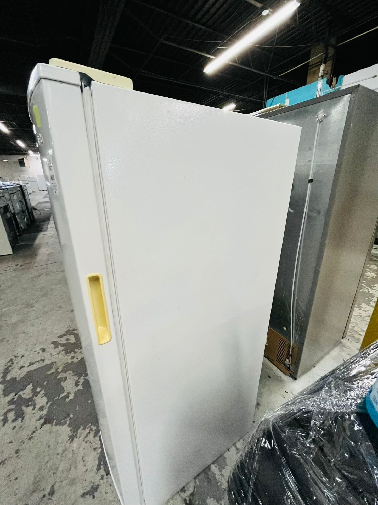 - Whirlpool Upright Freezer in white 30" 16 cubic feet Item #FZ754B