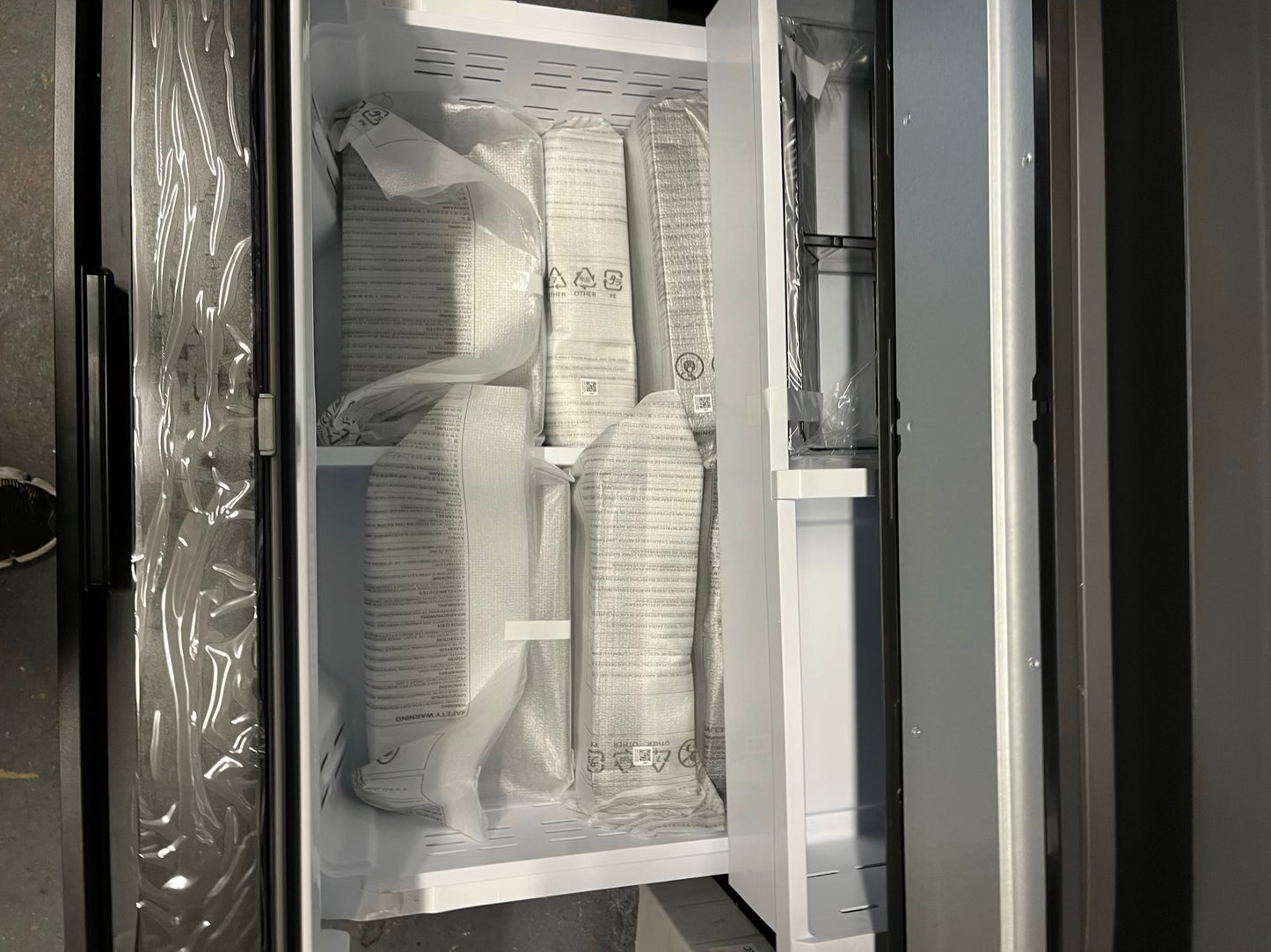 Open Box 📦 | Scratch & dent - Samsung 36 Inch panel ready Smart 4-Door French Door Refrigerator 29 cu. ft. Beverage Center, FlexZone™ Drawer, Dual Auto Ice Maker, Twin Cooling Plus, Wi-FI Enabled, ENERGY STAR® #RF841YB