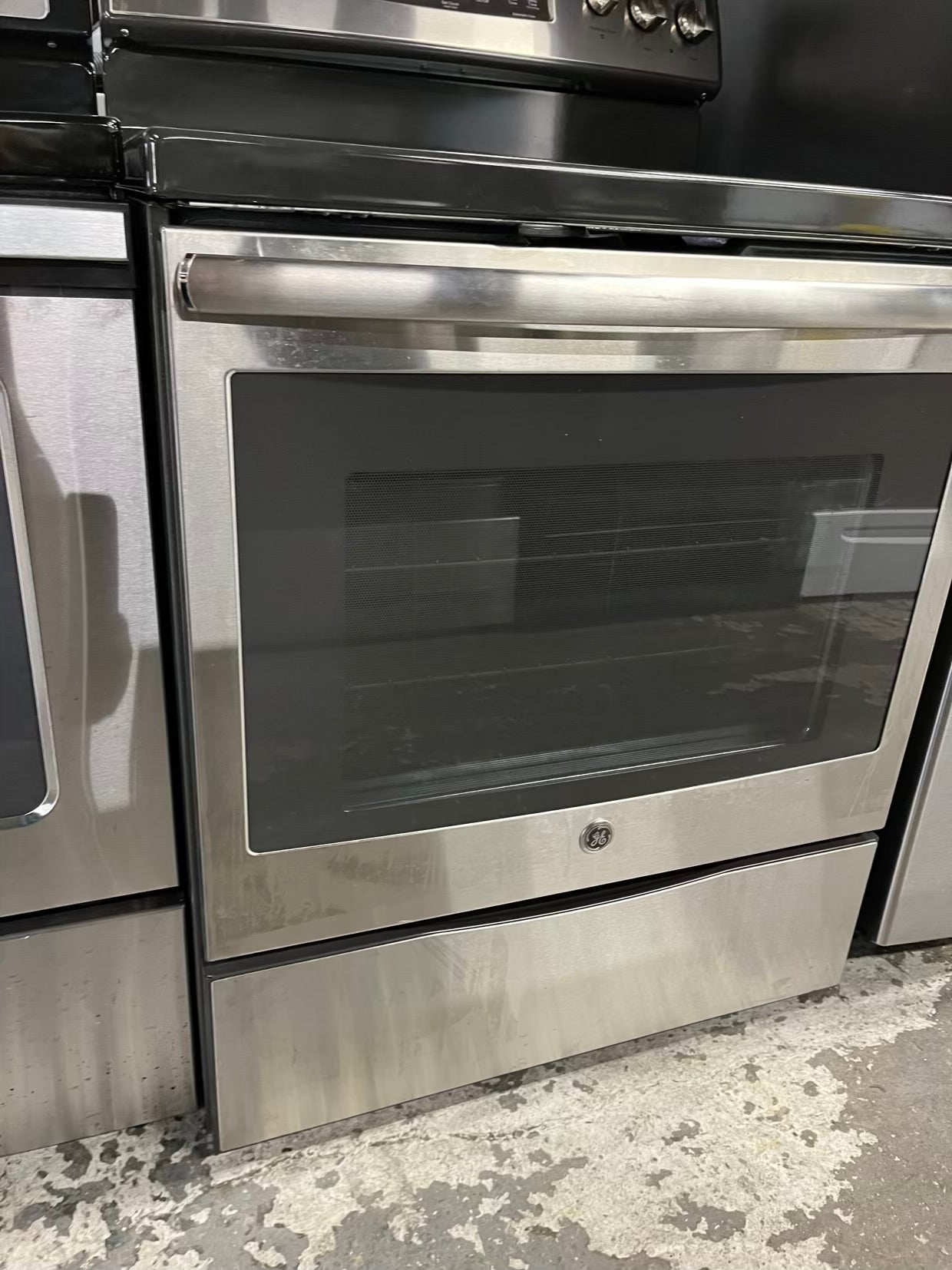 Special Offer | GE kitchen combo / Refrigerator counter depth 36” & Electric range stainless steel - 2 appliances
#RF734VB Refurbished