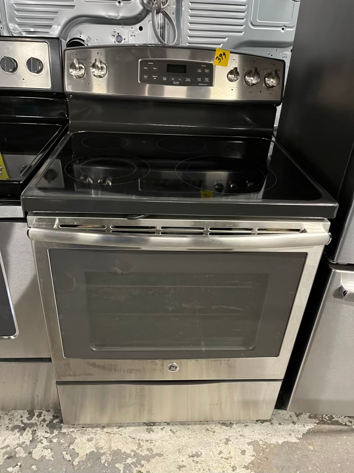 Special Offer | GE kitchen combo / Refrigerator counter depth 36” & Electric range stainless steel - 2 appliances
#RF734VB Refurbished