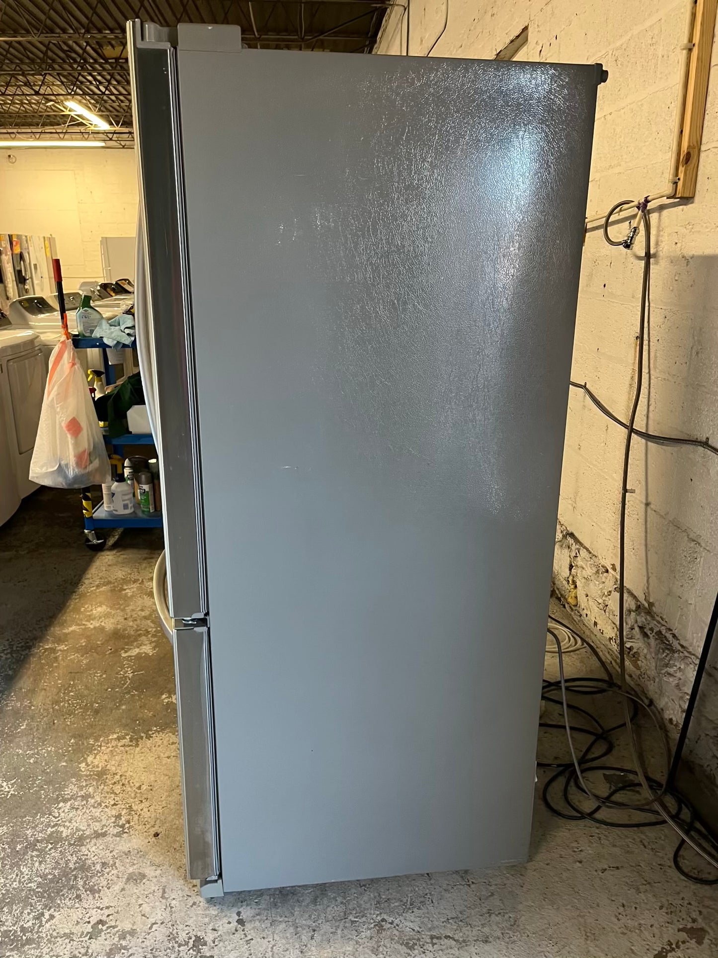 LG french door refrigerator stainless steel w/water & ice dispenser 33" ITEM #RF200NB