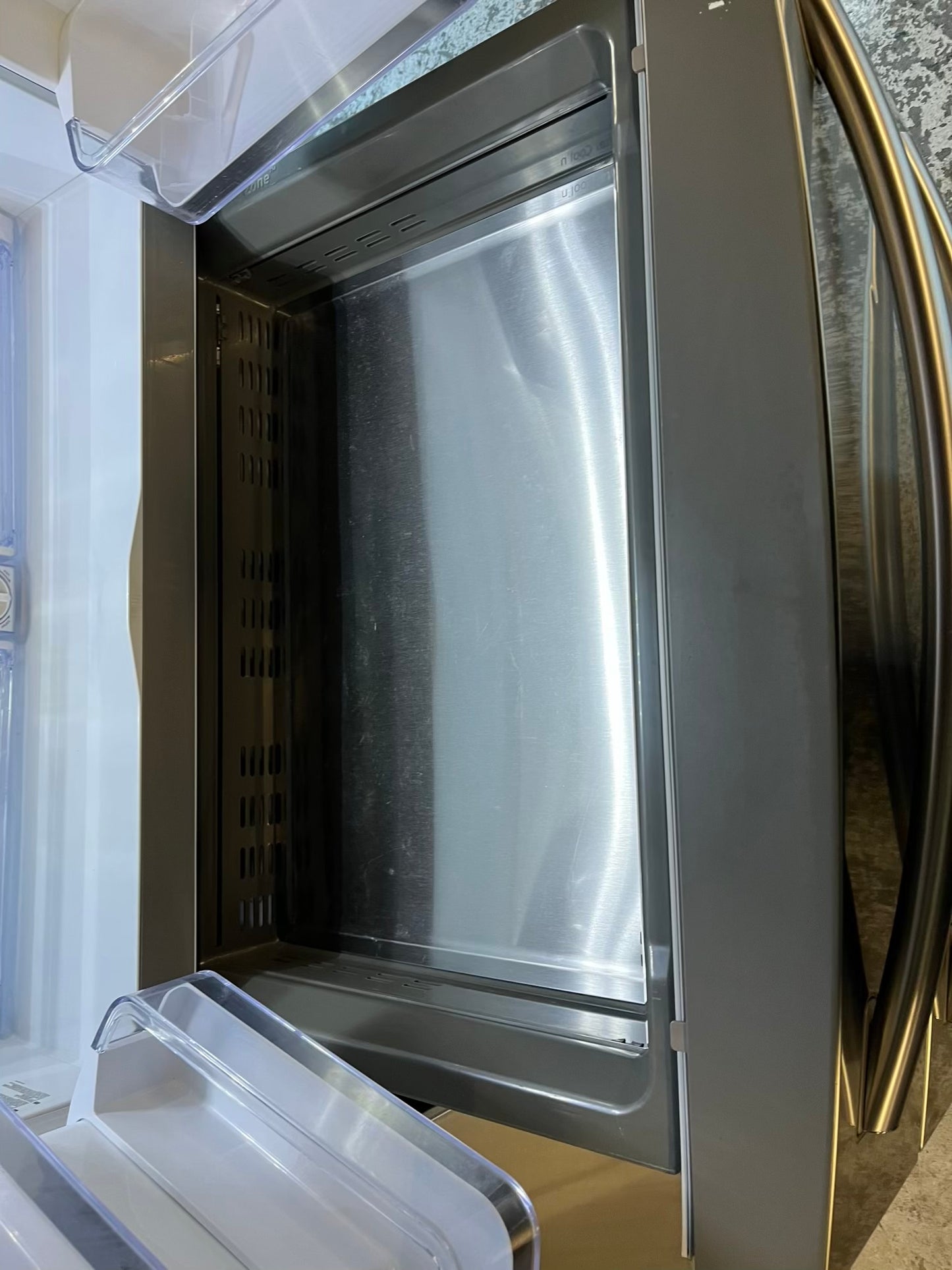 - Samsung four door refrigerator family hub stainless steel w/ice and water dispenser used-refurbished 30” #RF134XB