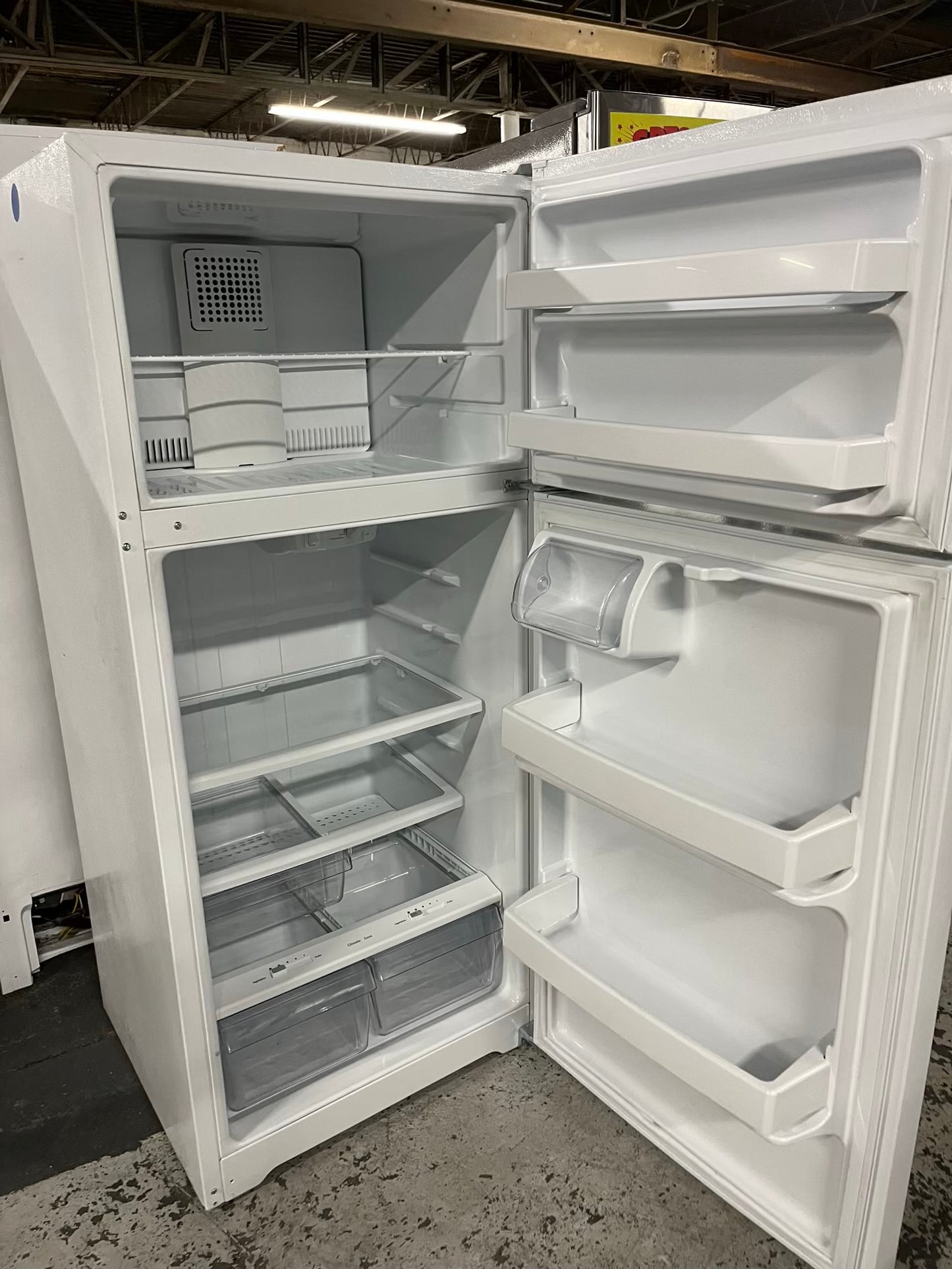 - GE top freezer Refrigerator white 28" #RF531HB