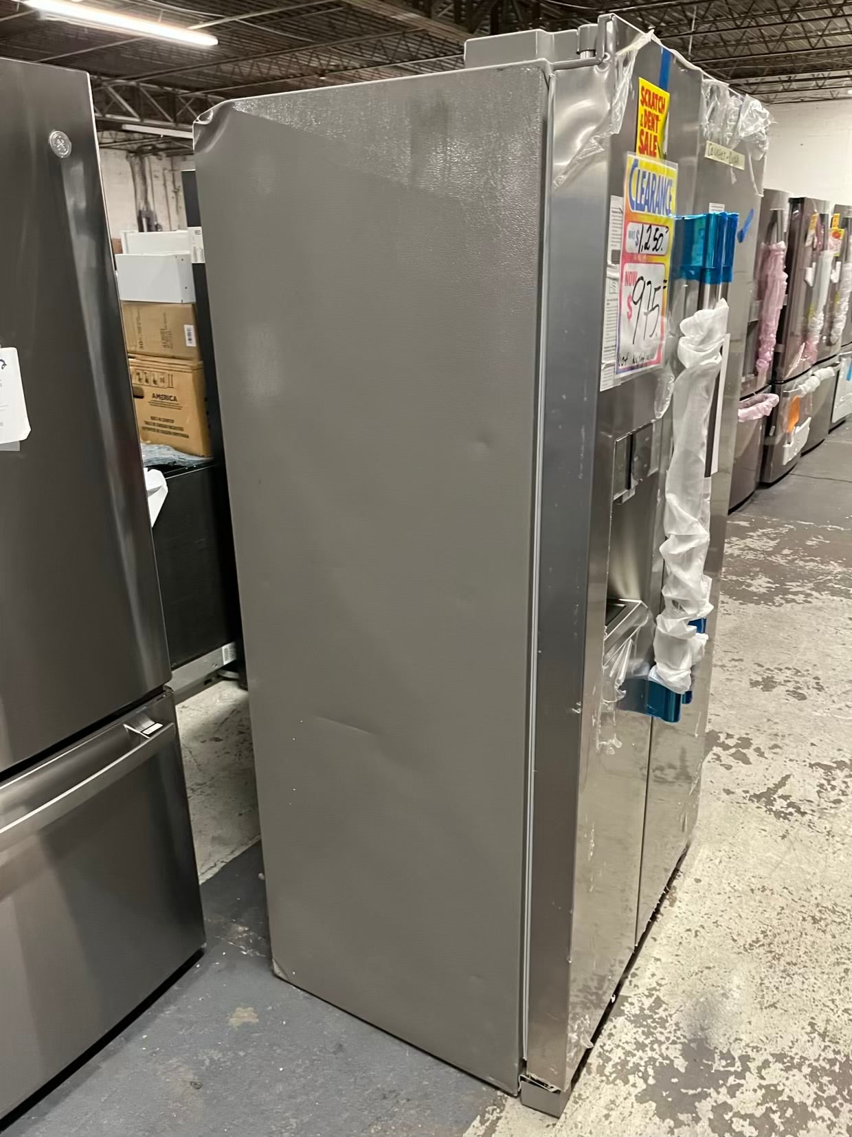 Open Box Frigidaire Profissional side x side Refrigerator stainless steel w/ice water dispenser 36" counter Depth #RE775VB