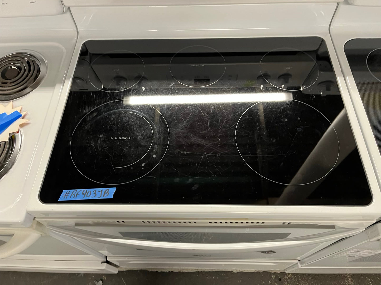 Whirlpool electric range 5 burner warming zone bake broil frozen bake in white 30” #RF903JB