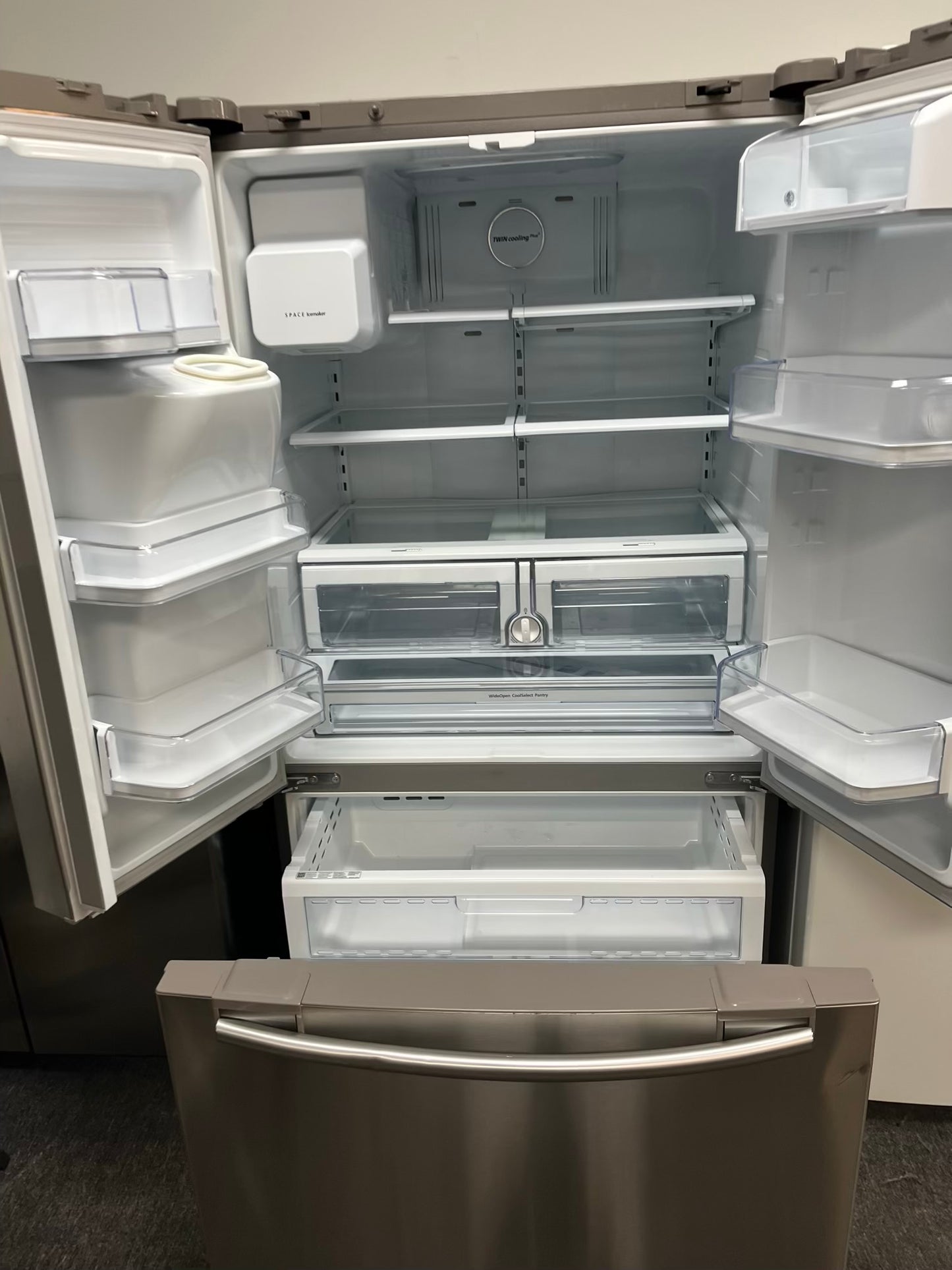 - Samsung French door Refrigerator stainless steel w/ ice water dispenser 36" #RF639CL