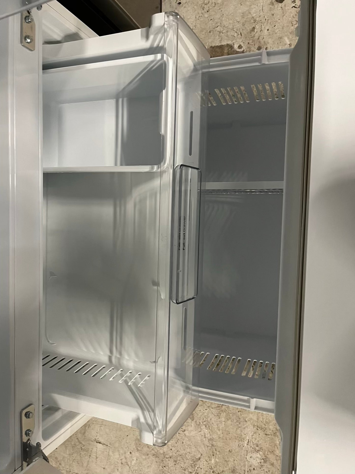 - LG French door Refrigerator in white w/ ice water dispenser 36" #RF518BB