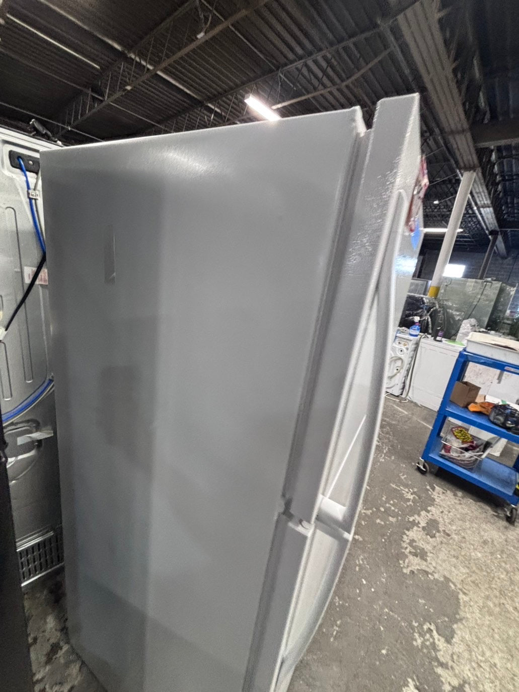 >*whirlpool 33” x65 1/2 height x 29” depth Top freezer fridge ,white . used-like new , refurbished #RWH191B