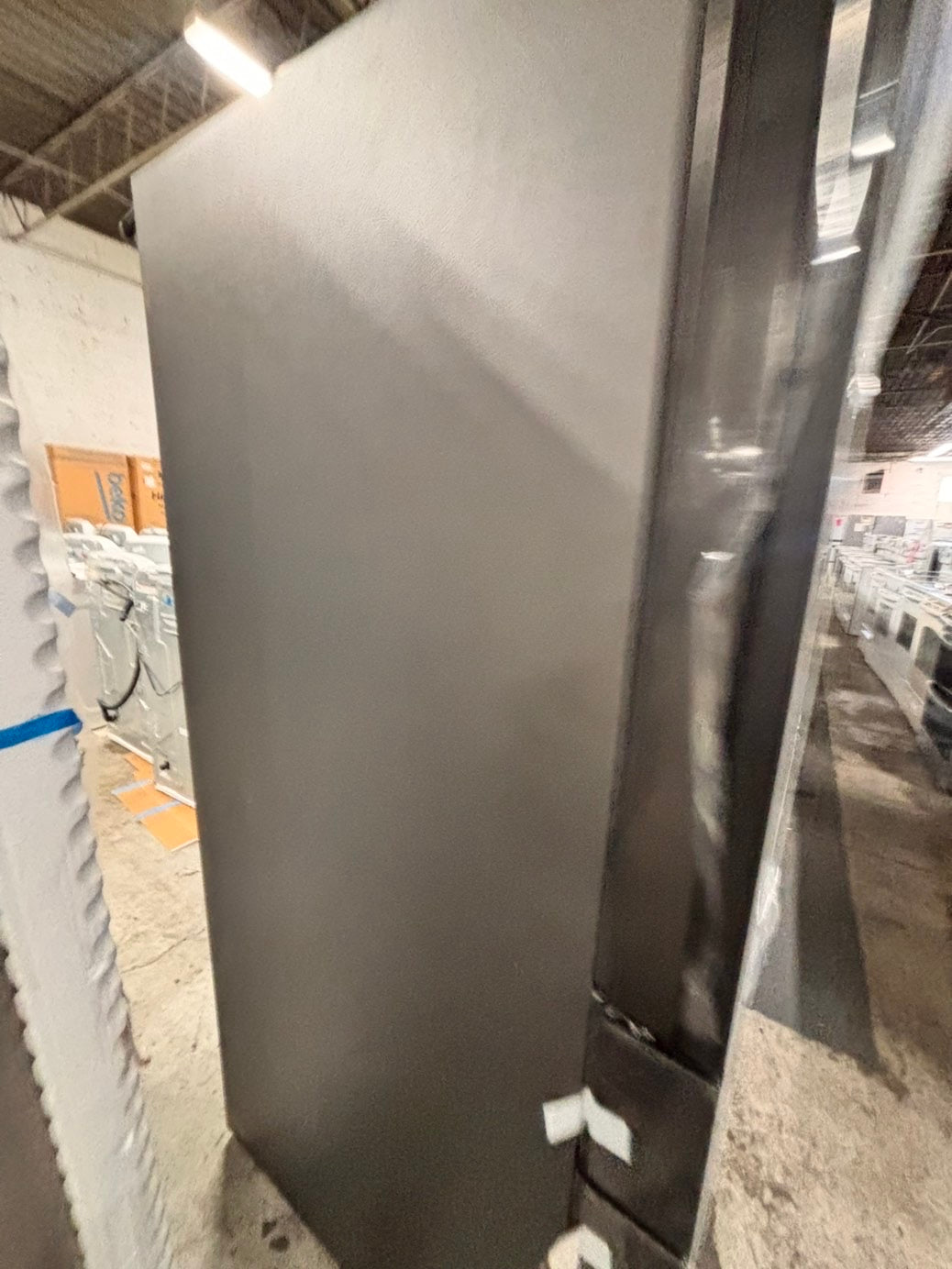 >Bespoke 4-Door French Door Smart Refrigerator, White (29 cu. ft.) Custom Bespoke 4-Door French Door Smart Refrigerator in White Glass features a Dual Ice Maker and Beverage Center with water
#RF29G2YB