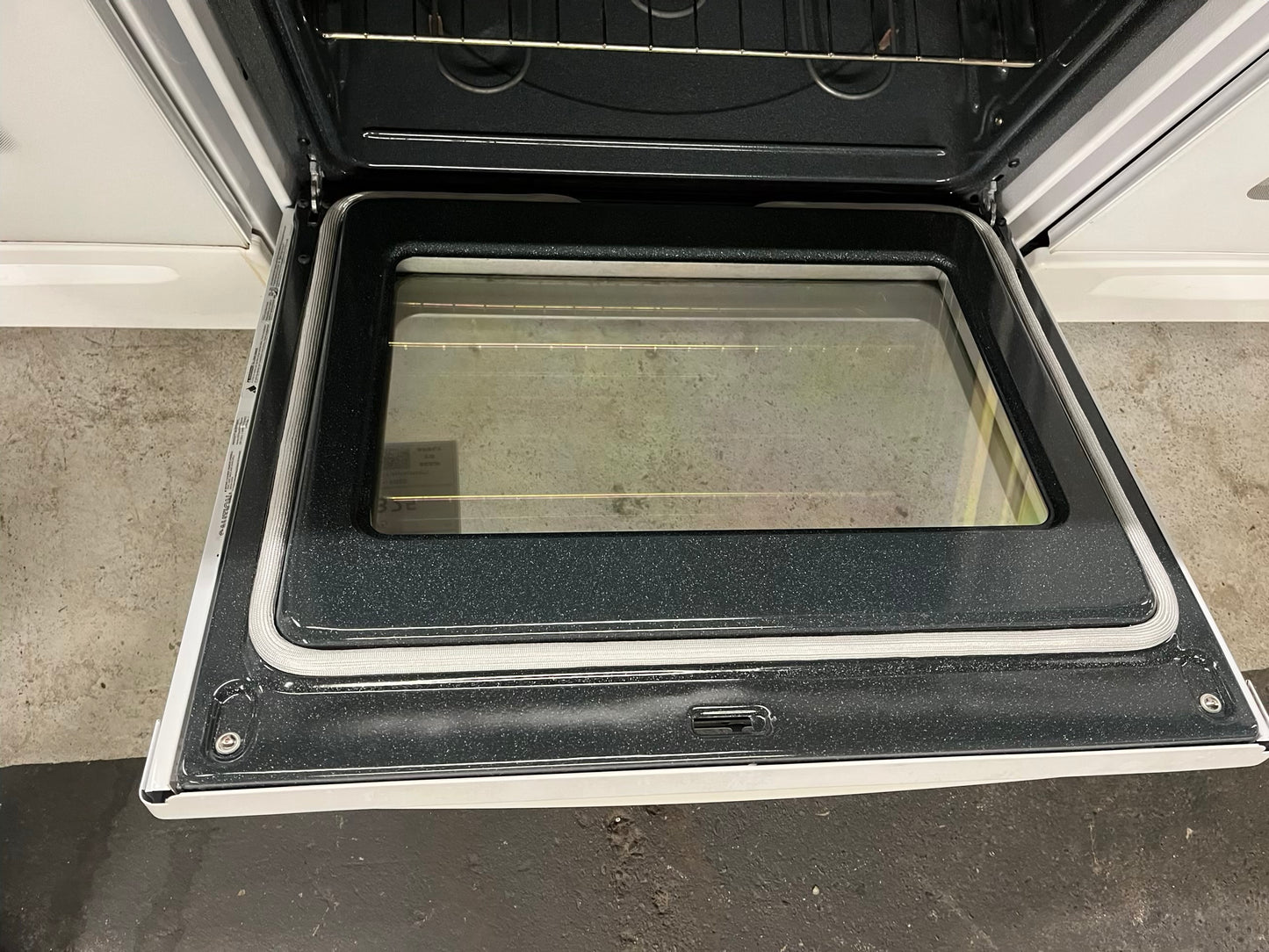 GE electric range 220v bake broil hi/lo in white Refurbished 30" #ER397EB