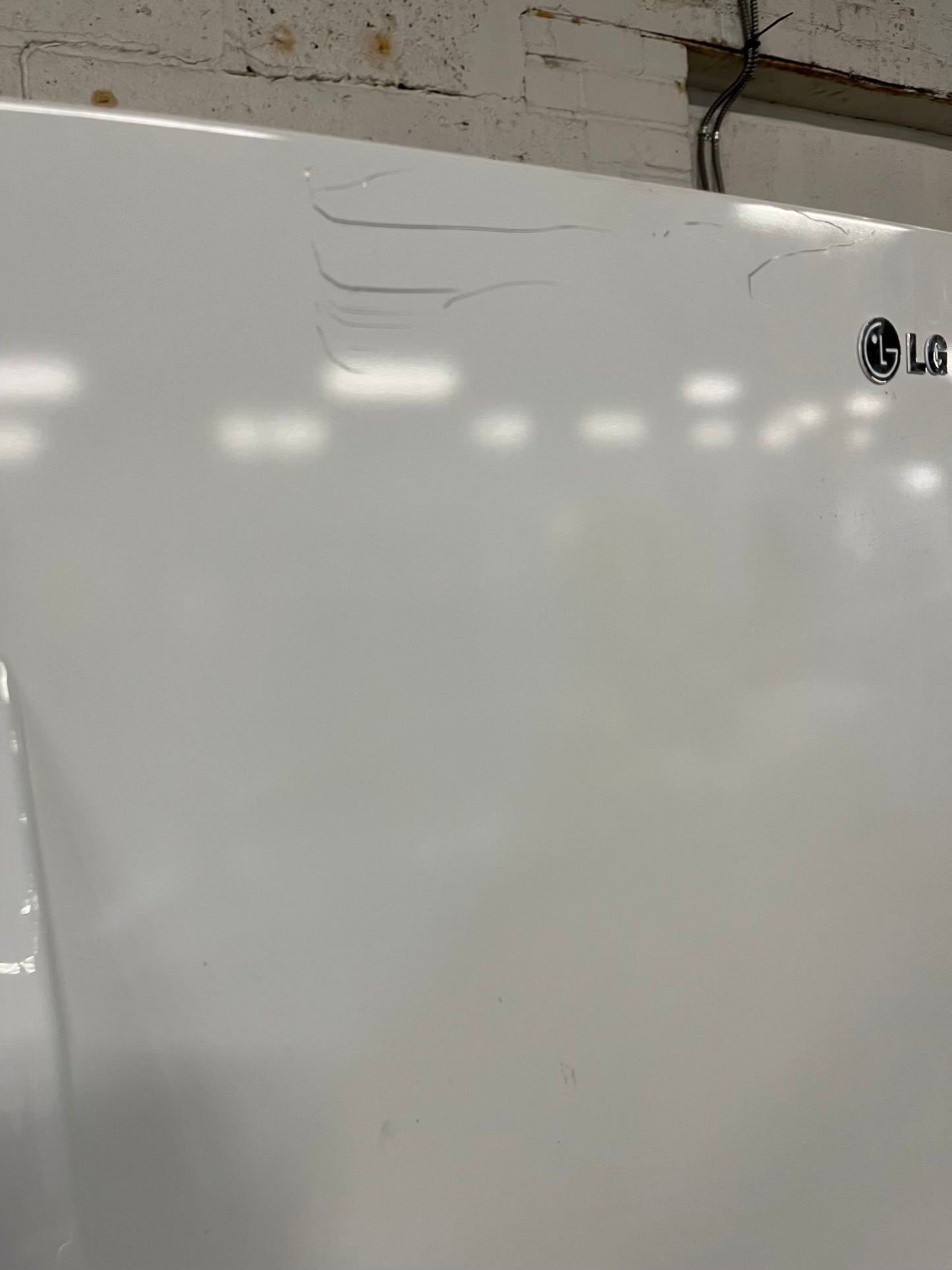 - LG French door Refrigerator in white w/ ice water dispenser 36" #RF518BB
