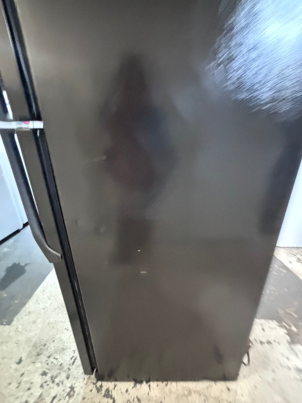 >salešfrigidaire 30ā18cu.ft -top freezer refrigerator with ice maker black color -used refurbished 30ā #FF9876B