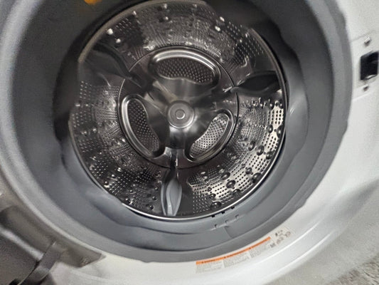 >LG 4.5 cu. ft. Ultra Large Capacity lets you clean larger loads With TurboWash® 360° Technology, power clean big loads in under 30 minutes¹
Built-in intelligence drum used-refurbished #FWR0S6B