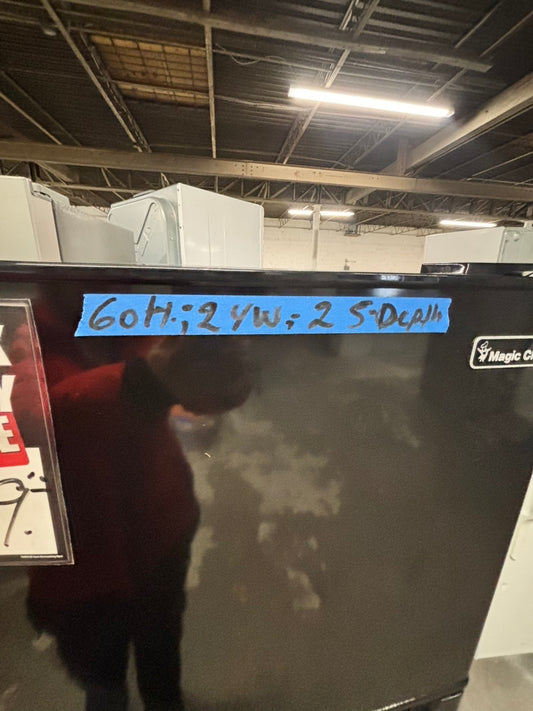 * Used | Refurbished magic chef top freezer refrigerator black 24" #RF291PB