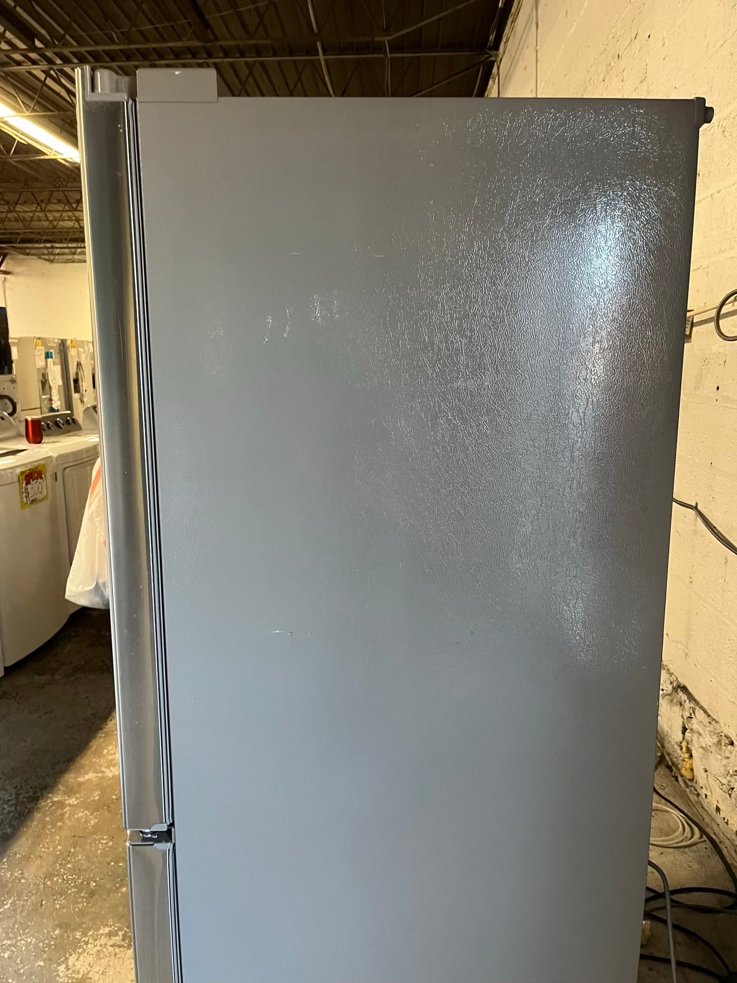 LG french door refrigerator stainless steel w/water & ice dispenser 33" ITEM #RF200NB