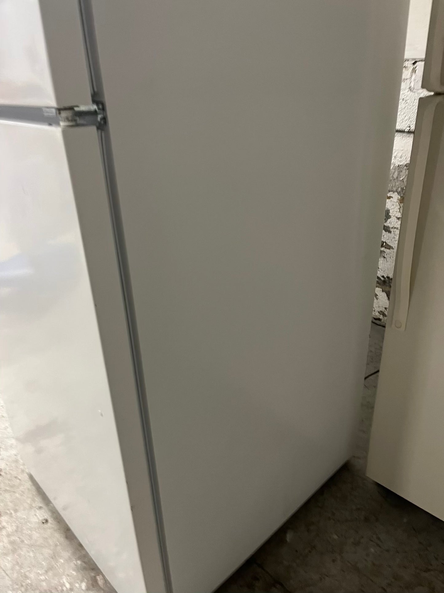 - Whirlpool top freezer refrigerator in white no ice maker used refurbished 30" #RF889JB