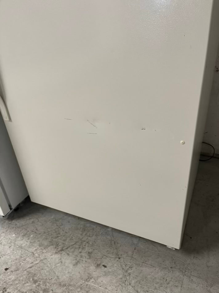 - whirlpool top freezer refrigerator off white used refurbished 33’ #RF901TB