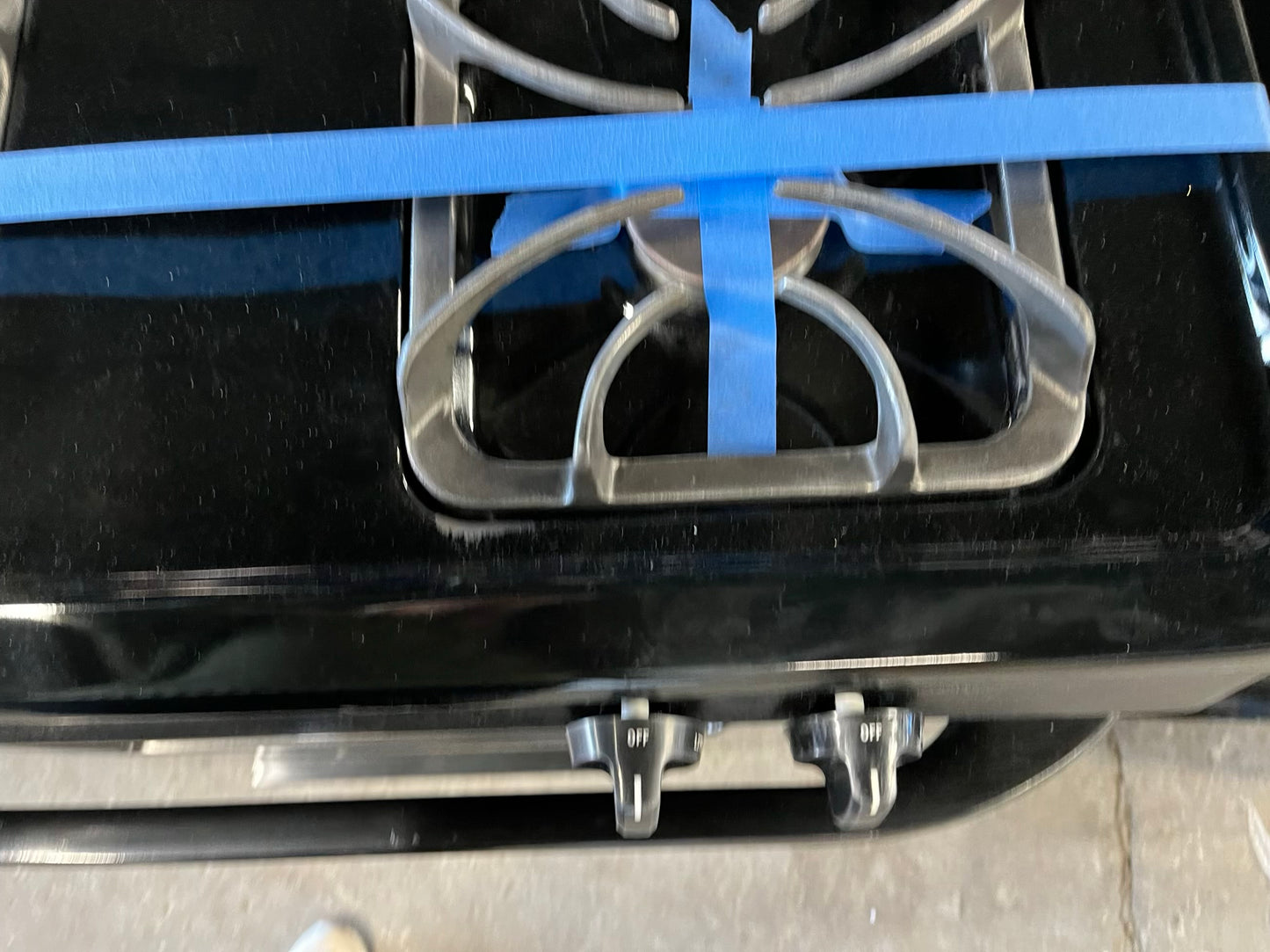 - Frigidaire GAS range black 4 burner bake broil self clean 30” item number #GR505DB