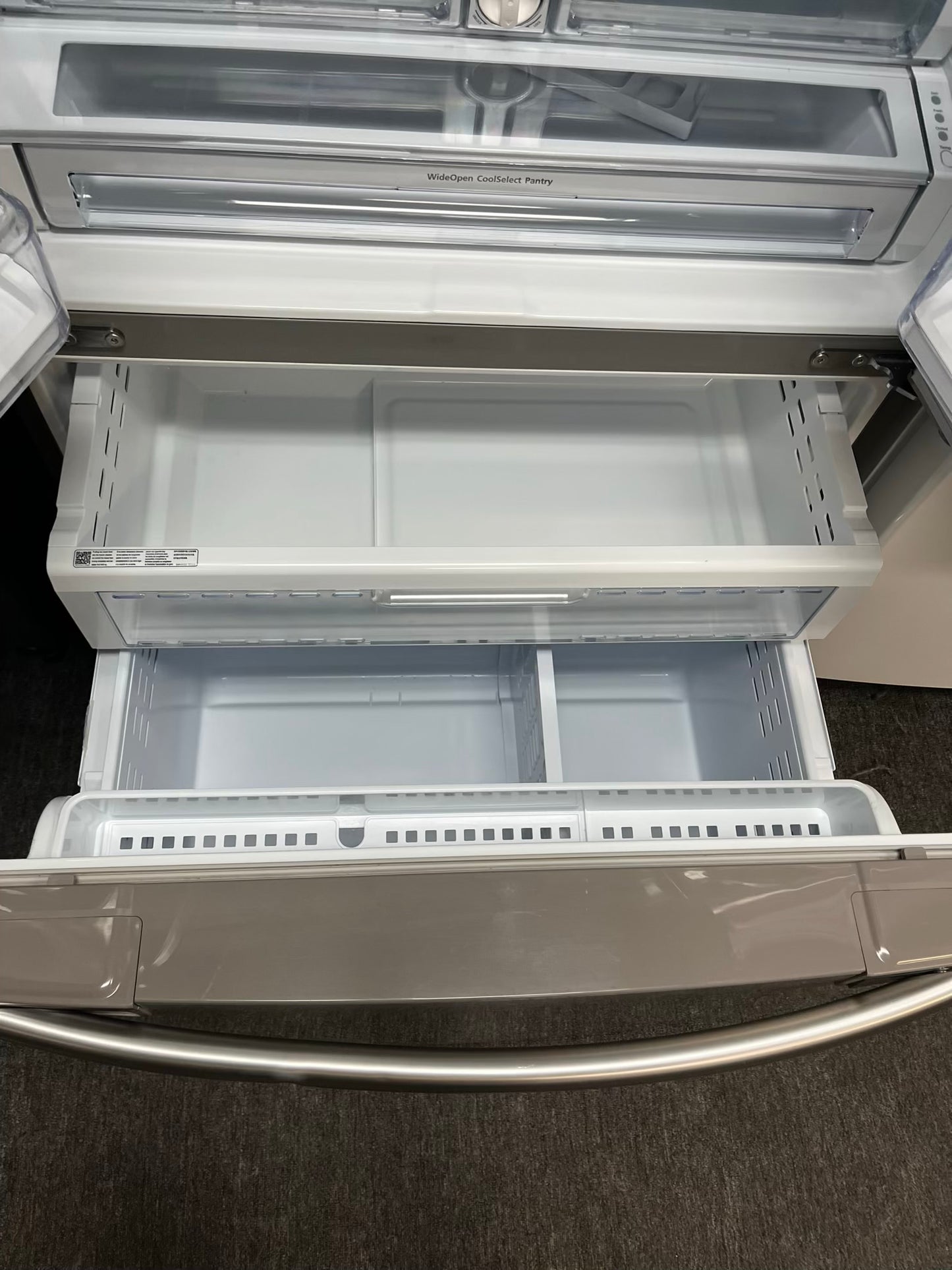 - Samsung French door Refrigerator stainless steel w/ ice water dispenser 36" #RF639CL