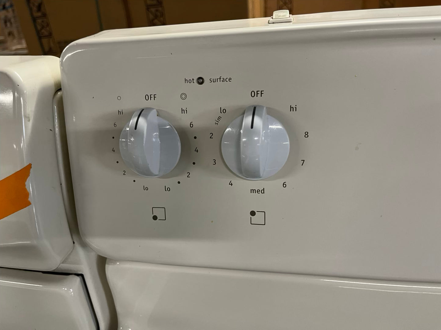 Frigidaire electric range 220v 4 burner bake broil in off white Refurbished 30" #ER181UB