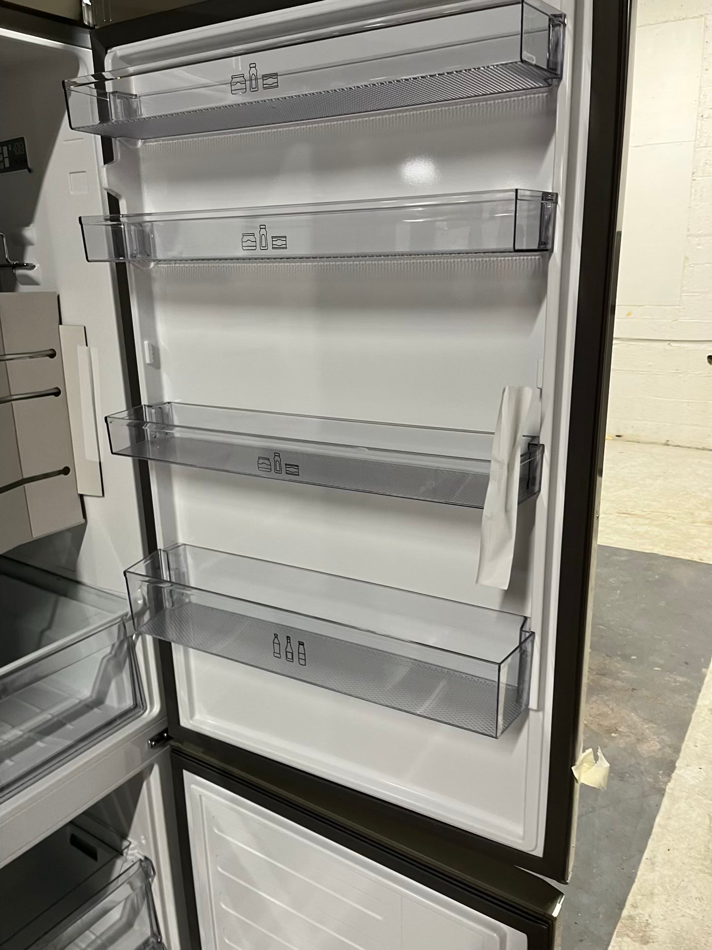 Open Box 📦 Bloomberg Bottom freezer Refrigerator stainless steel w/ice maker Item number #RF645EB 27 1/2” in