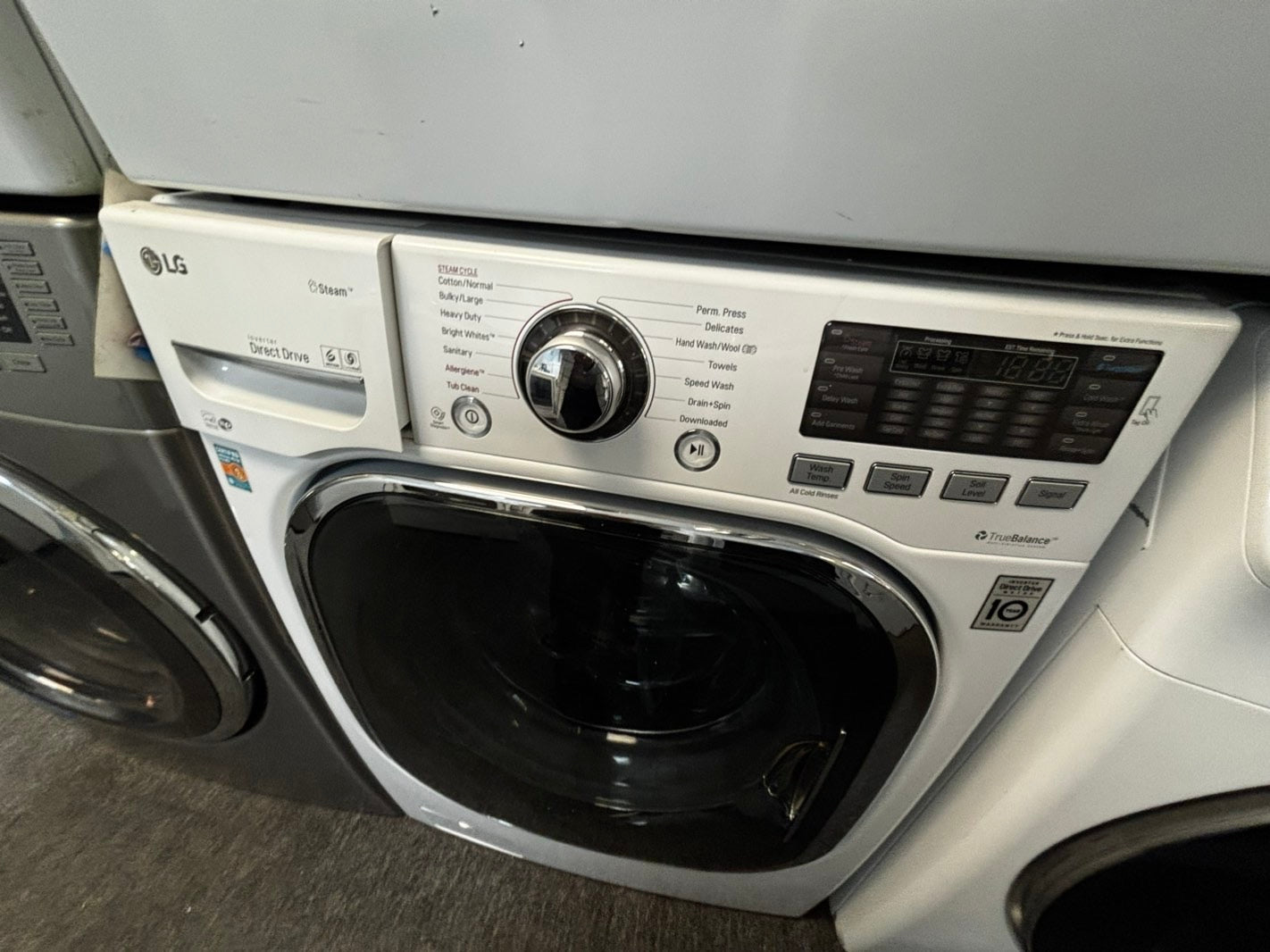 -LG steam cycle washer 4.5 cu ft & dryer 7.5 cu ft set electric 220v front load stackable sensor dry He In white #WD834JL