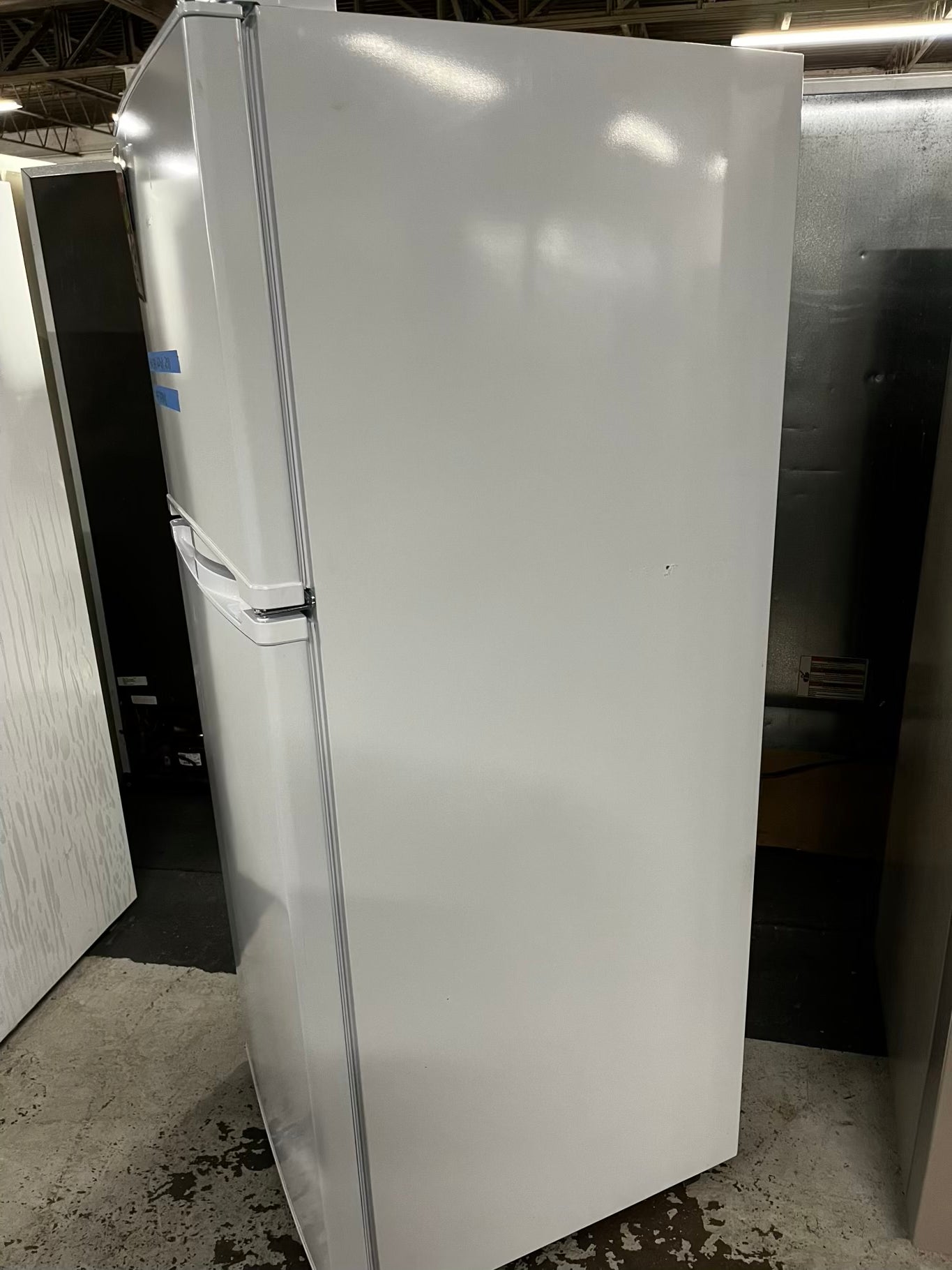 ~ Used | Refurbished Hotpoint top freezer refrigerator 24" #RF7739NB