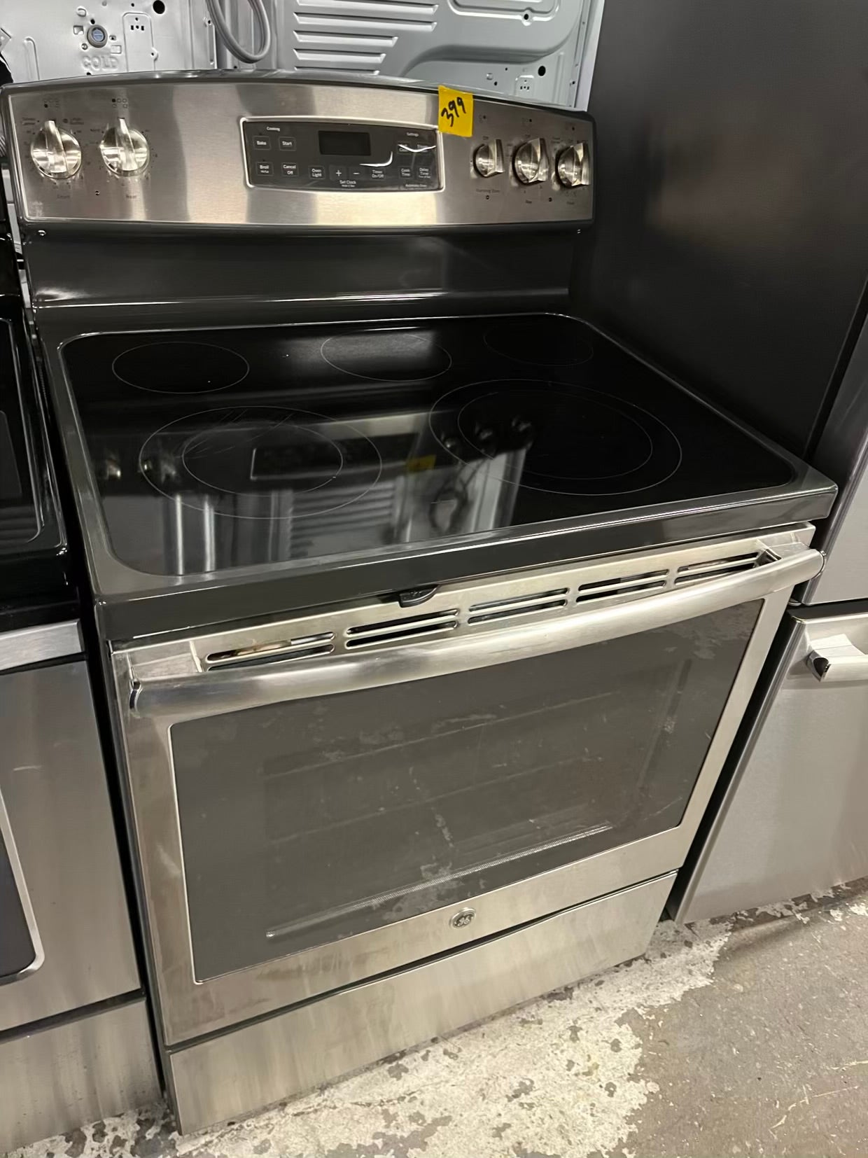 Special Offer | GE kitchen combo / Refrigerator counter depth 36” & Electric range stainless steel - 2 appliances
#RF734VB Refurbished