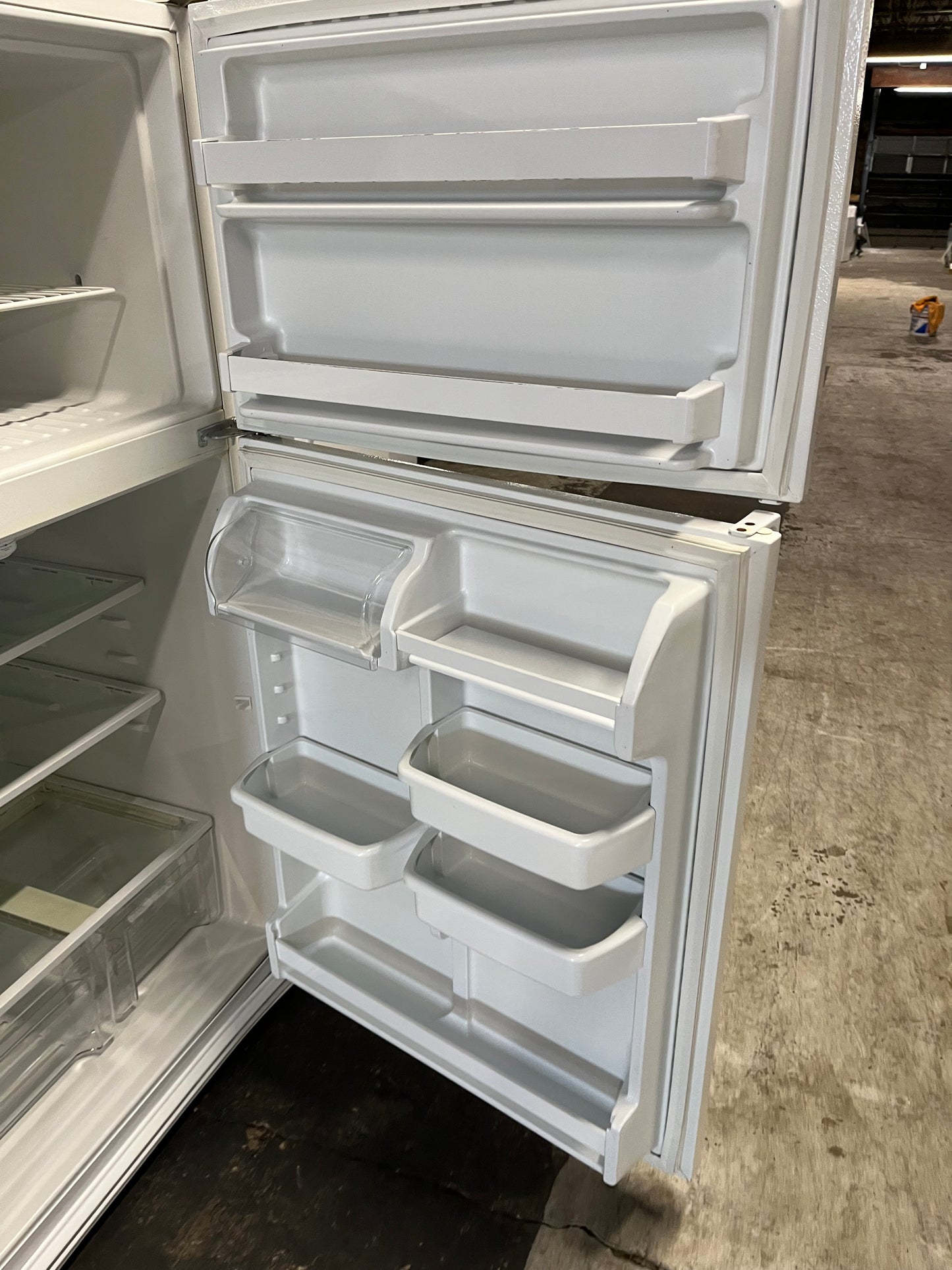 - Kenmore top freezer refrigerator white 33" #RF904WB Refurbished